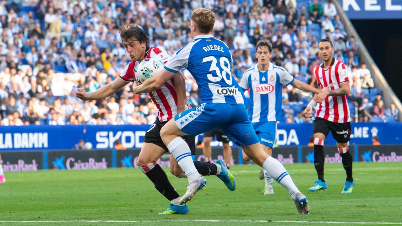 Riedel y Unai Gómez, en el último partido de Liga.