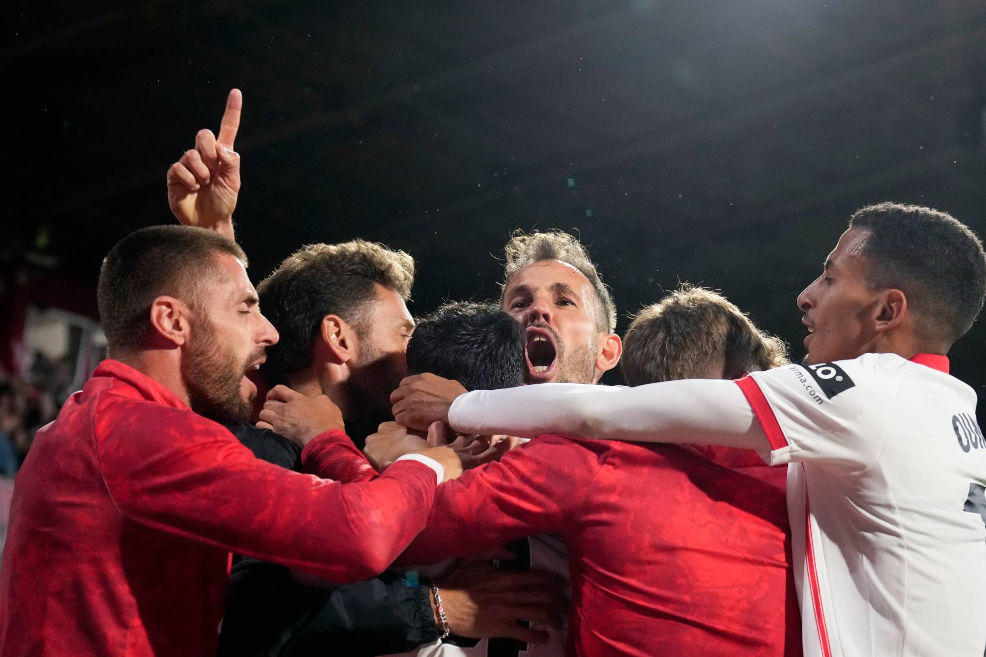 Los jugadores del Girona celebran el tanto de Stuani ante la Real Sociedad.