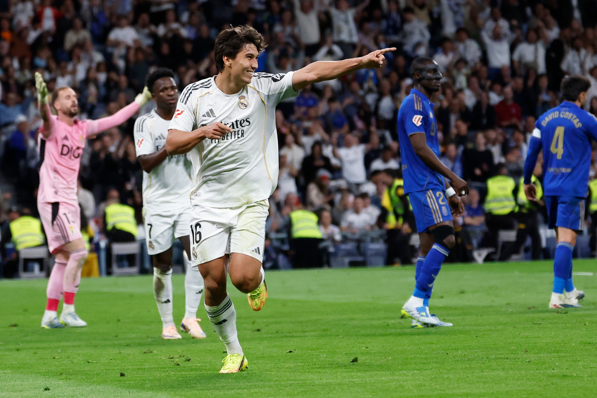 Gonzalo, celebrando su gol al Oviedo.