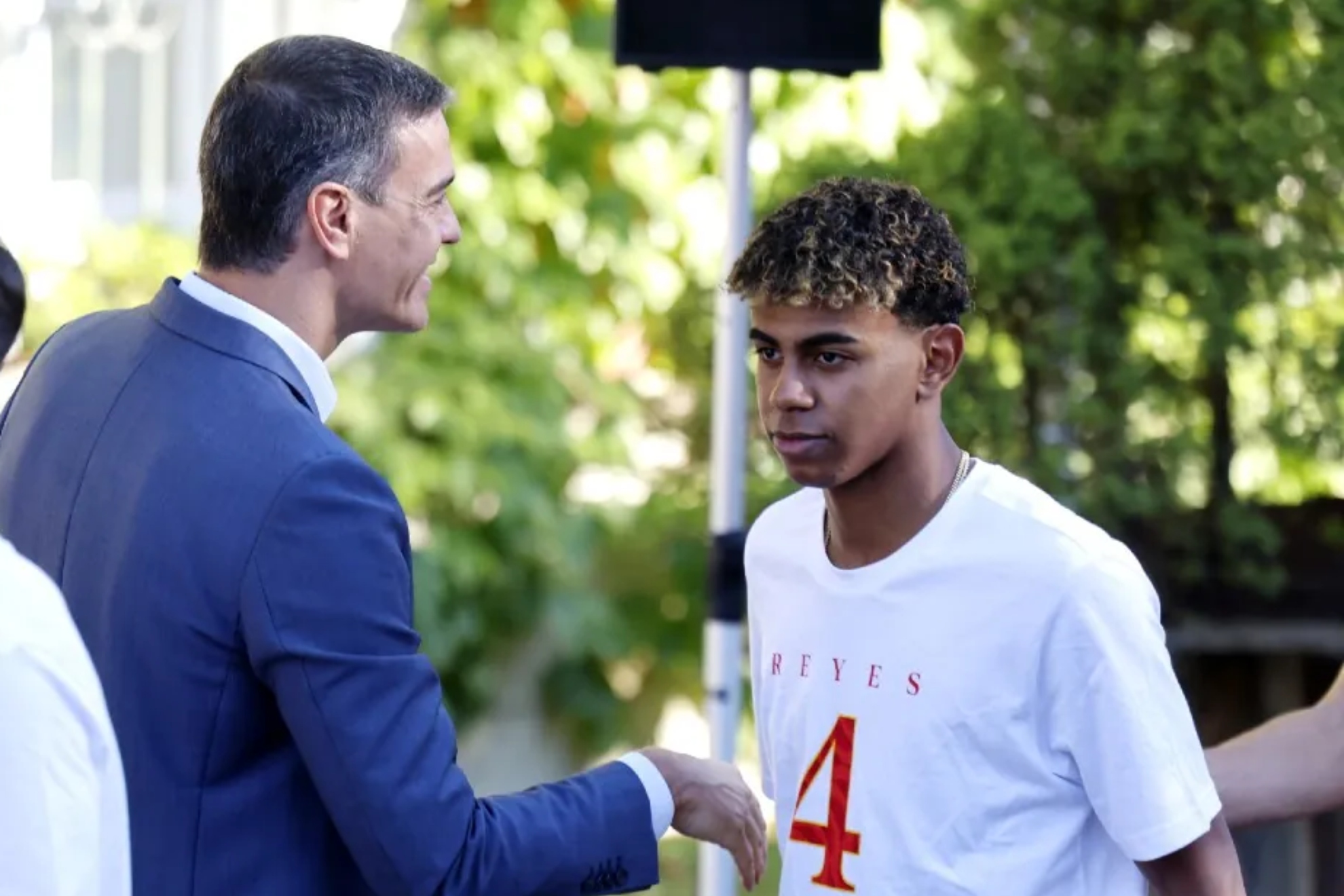 Pedro Sánchez y las muestras de apoyo  a Lamine Yamal.