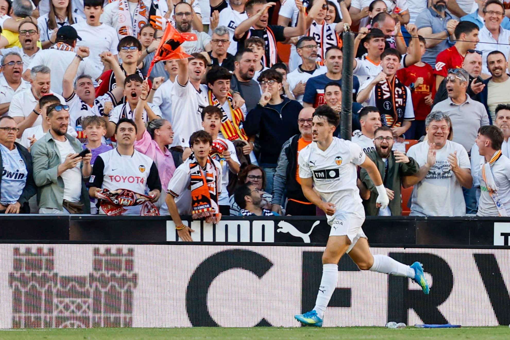 Diego López celebra su gol en Mestalla ante el Rayo.