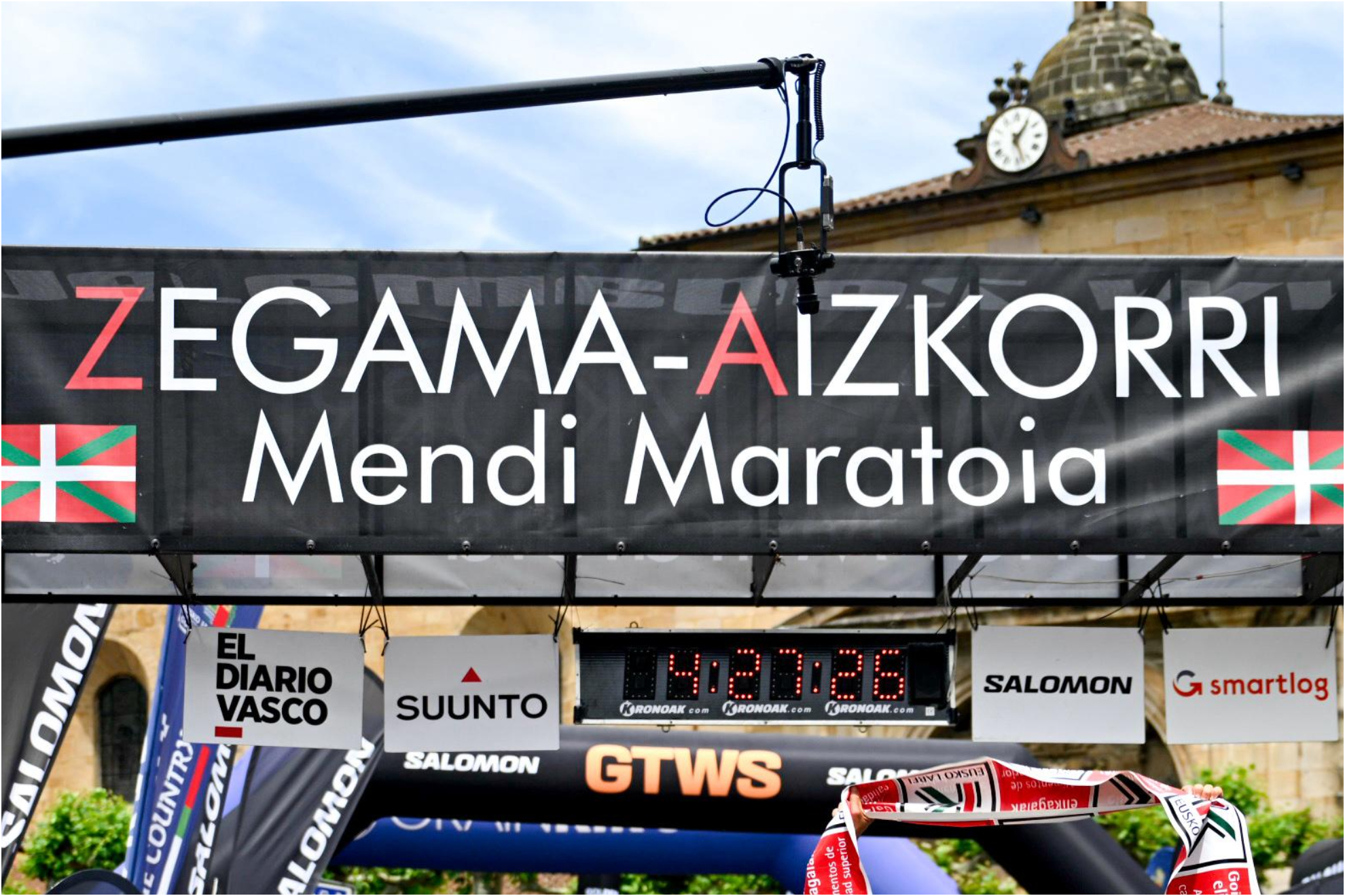 El cartel de la meta de Zegama