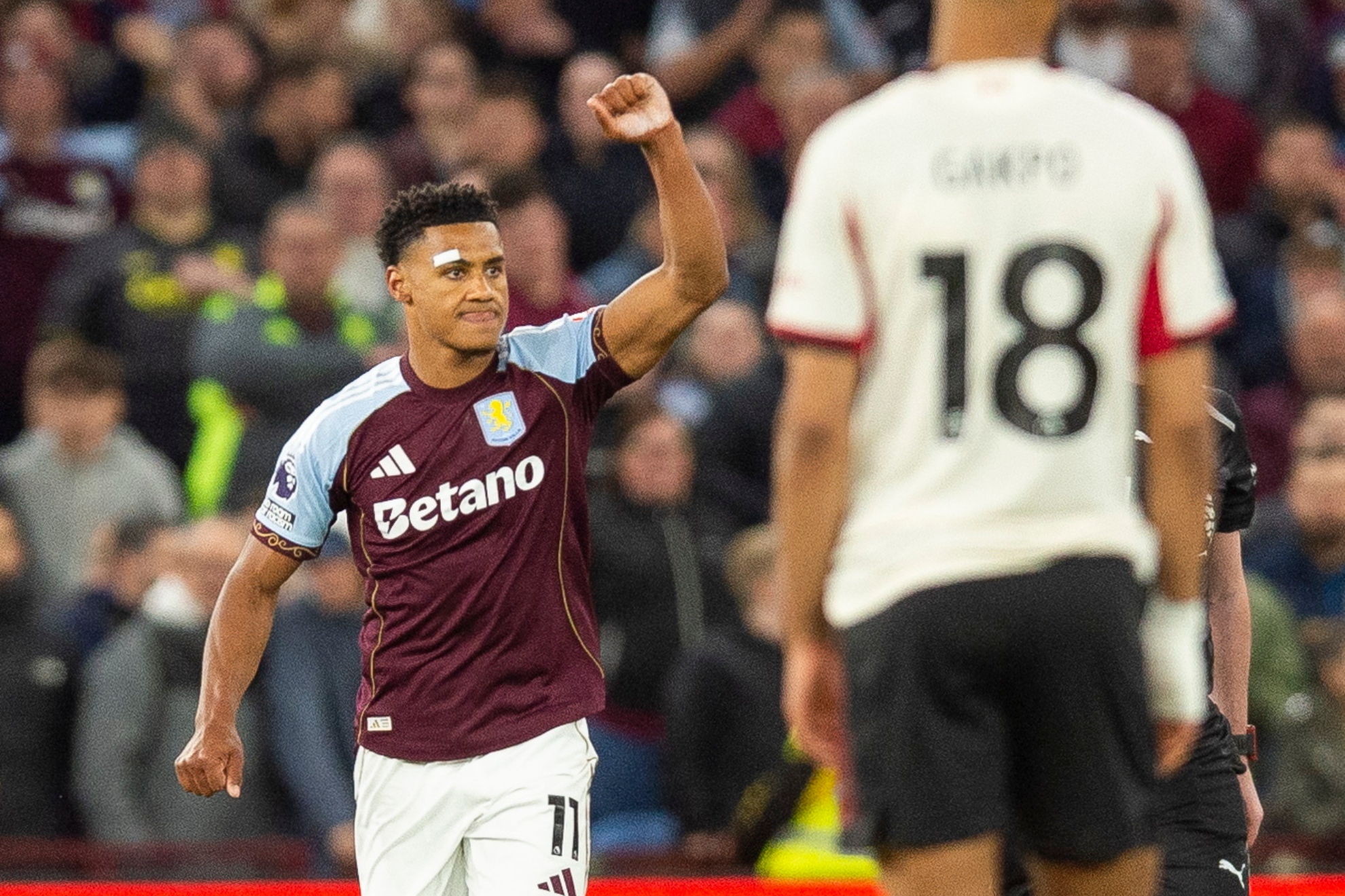 Ollie Watkins anota para el Aston Villa.