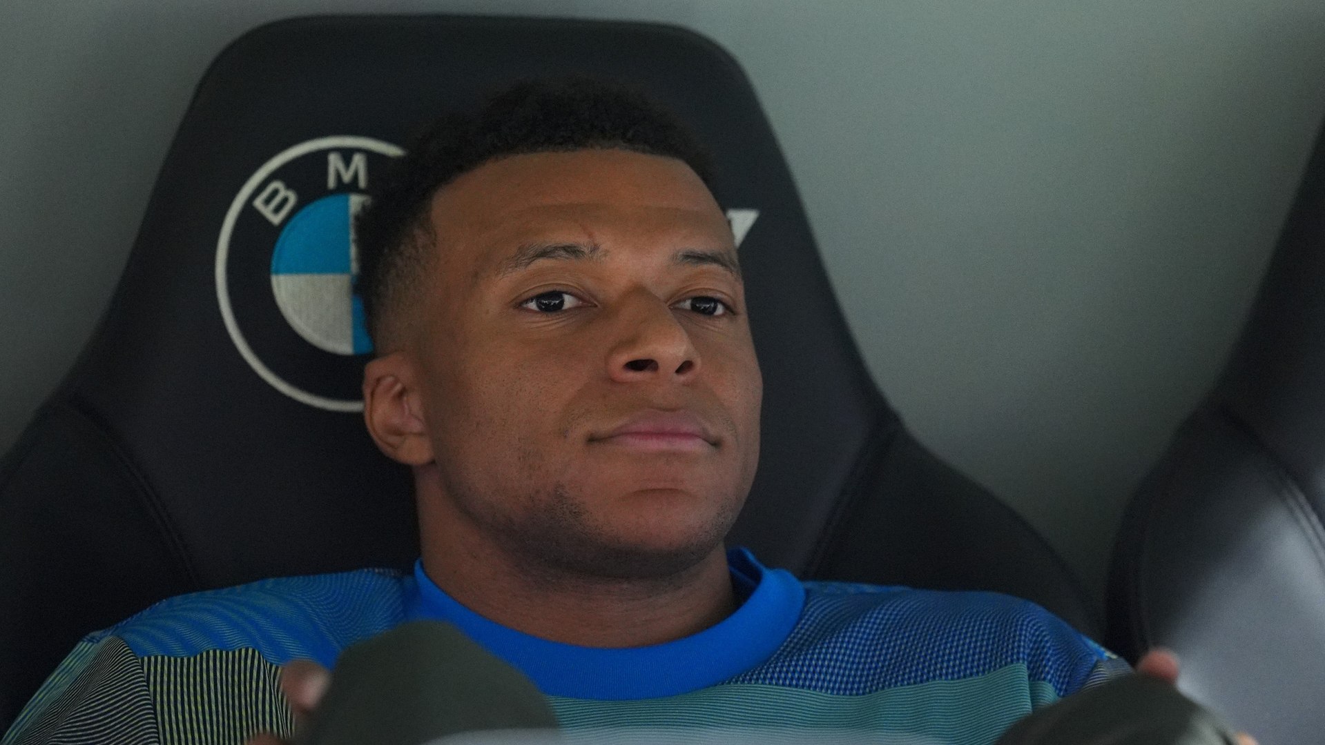 El delantero compareció ante los medios tras acabar el partido ante el Oviedo, aseguró que puede cambiar "fácil" la opinión de la grada del Bernabéu tras la pitada recibida y confesó que tenía permiso del club para ausentarse de Madrid durante sus polémicas vacaciones con Ester Expósito: "Otros compañeros tampoco estuvieron en Madrid esos días"