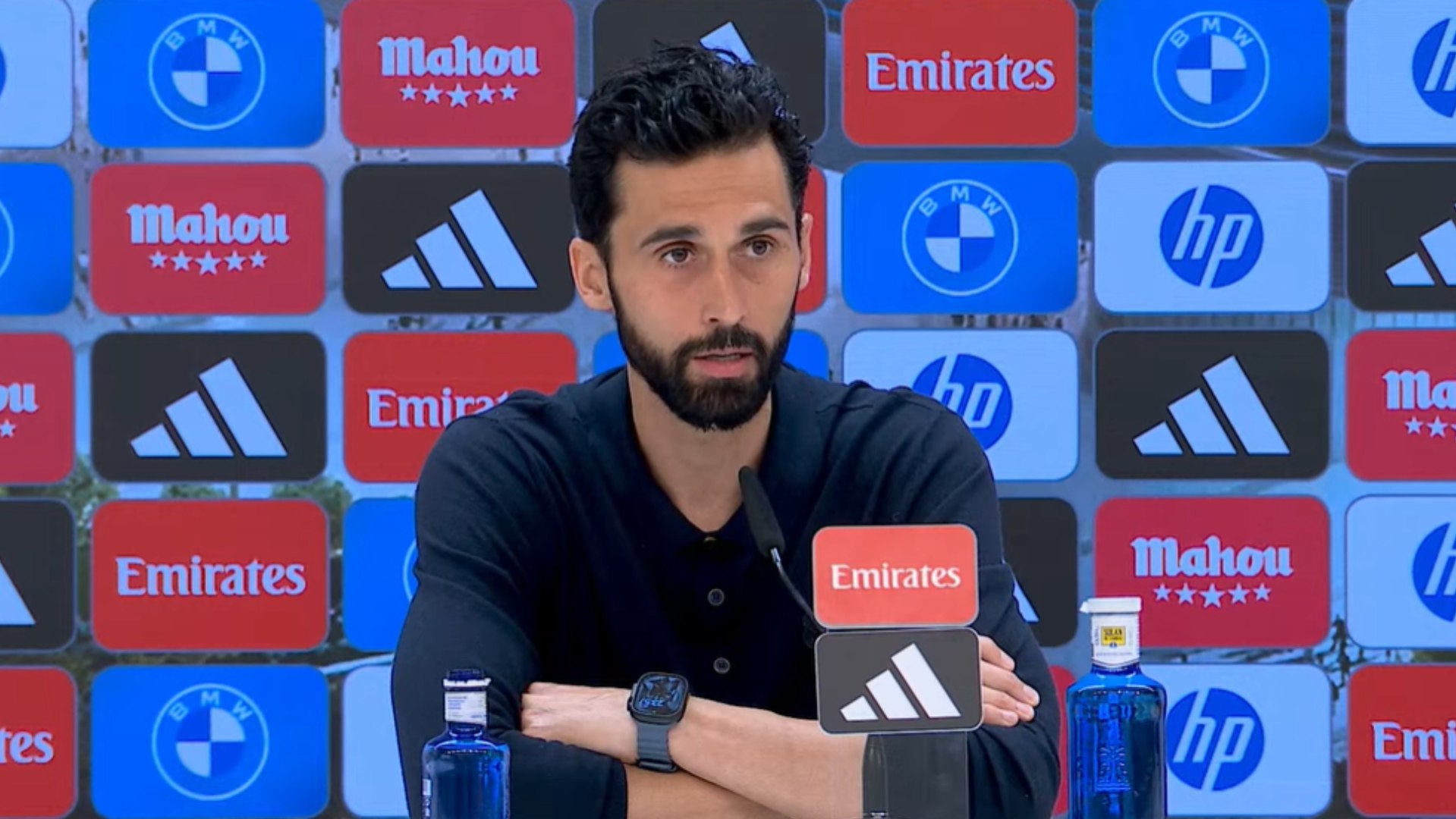 El técnico del Real Madrid ha analizado el partido de esta noche ante el Oviedo, muy marcado por el ambiente del Bernabéu y los pitos a los jugadores, en especial a las estrellas como Vinicius o Mbappé, pero sobre todo por las declaraciones que había realizado Kylian minutos antes en la zona mixta.