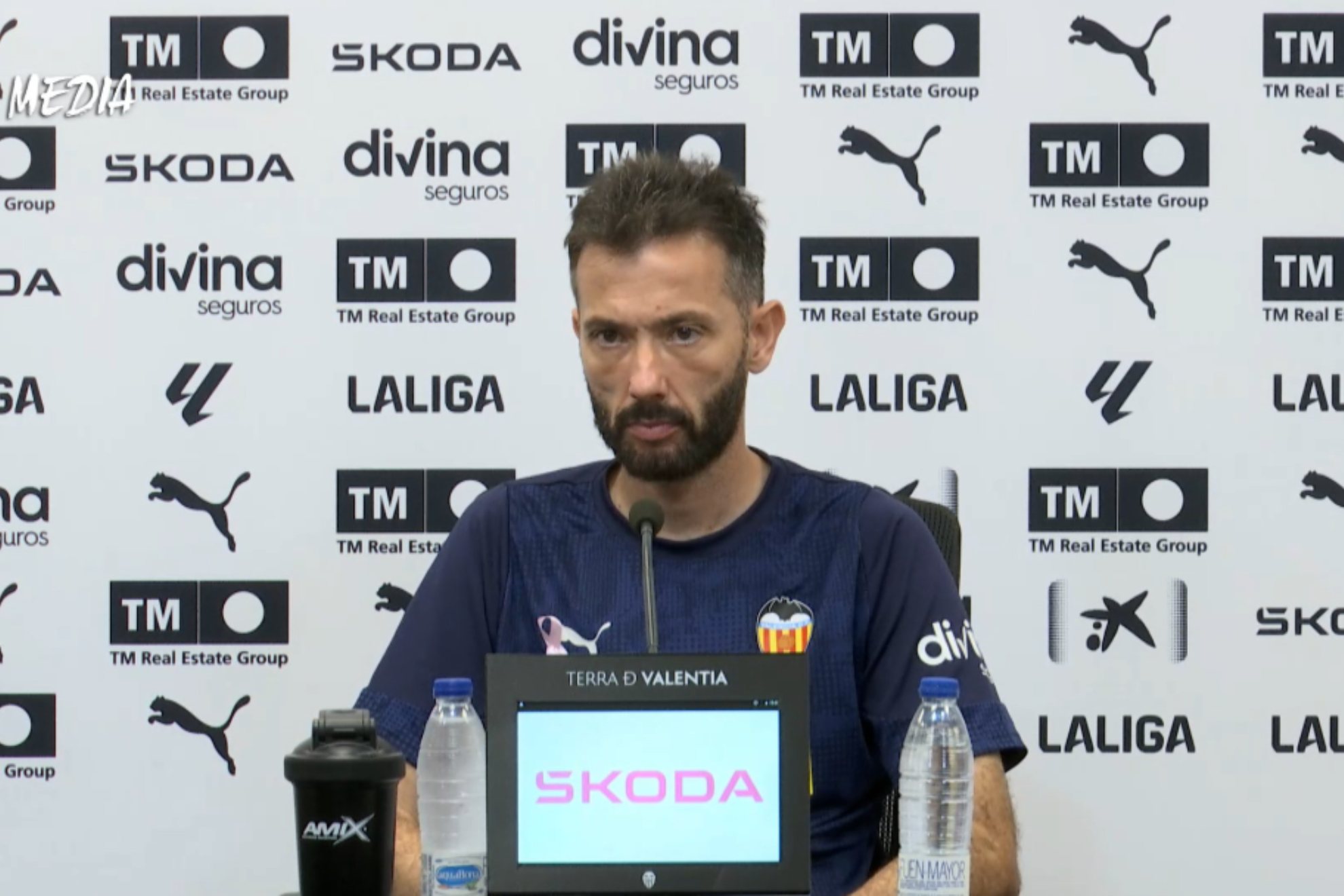 Carlos Corberán, en rueda de prensa en la ciudad deportiva de Paterna.
