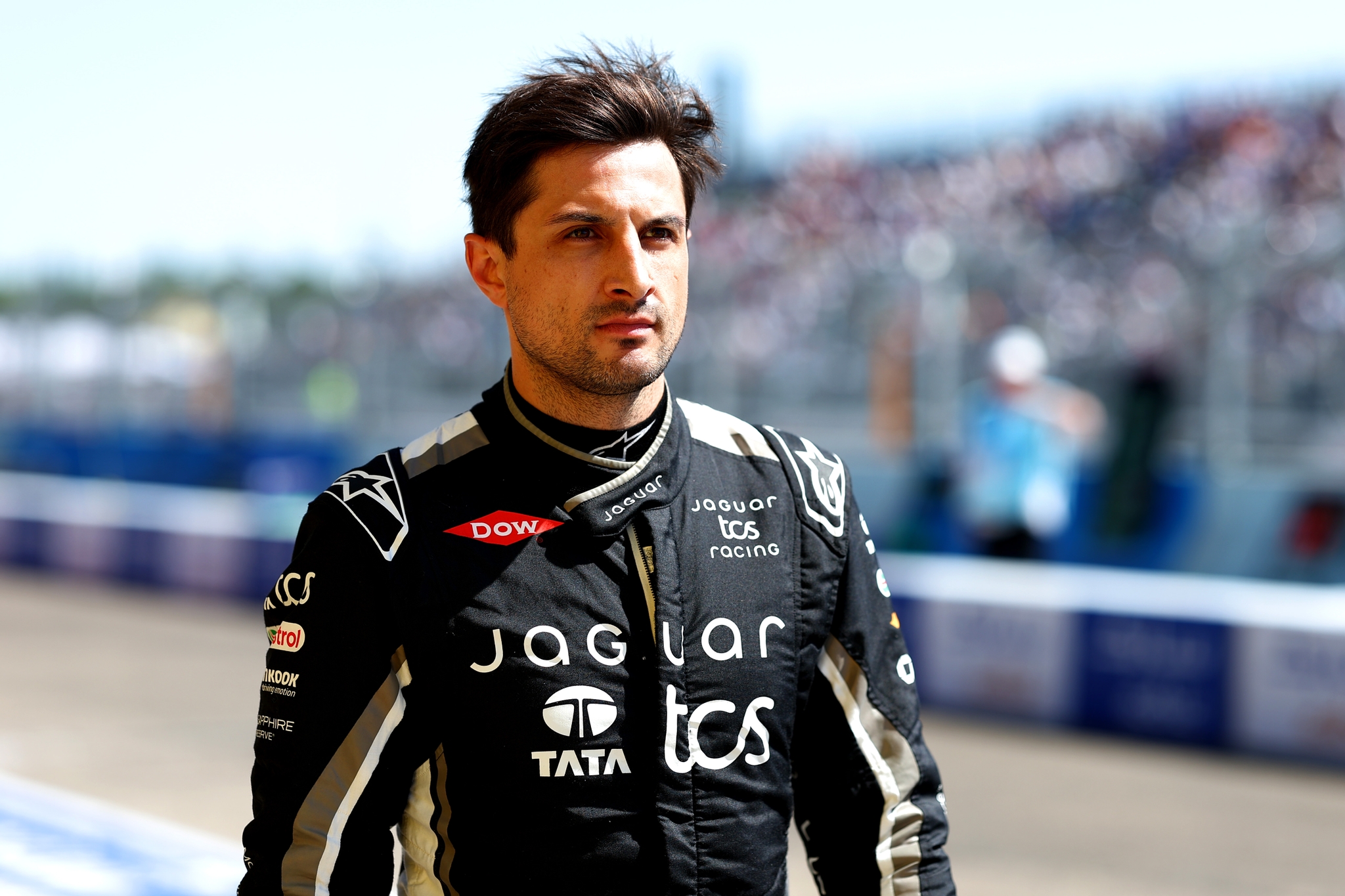El neozelandés de Jaguar se ha encaramado a lo más alto del Mundial tras la primera carrera en Mónaco.