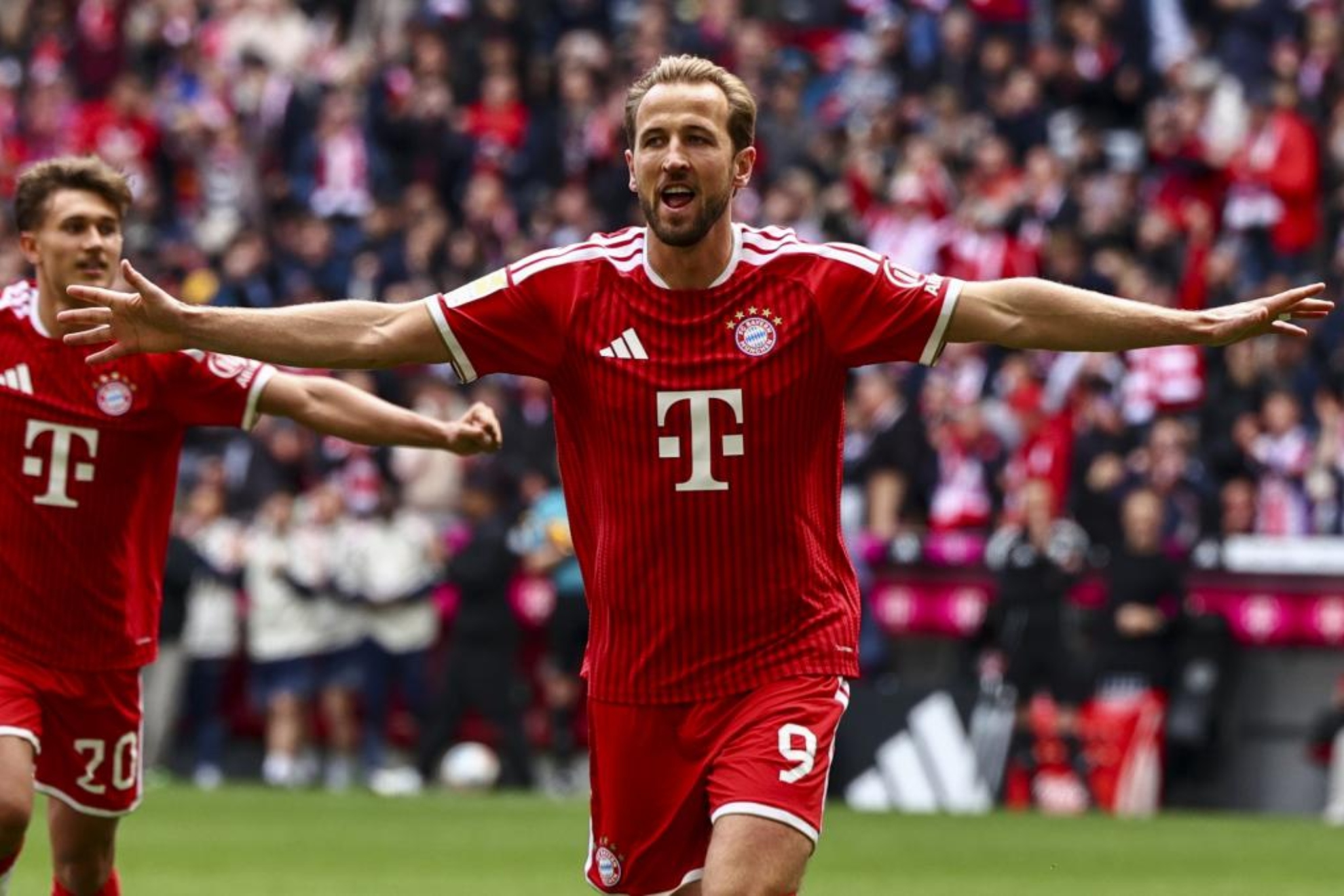 Harry Kane celebra uno de sus goles al Colonia.