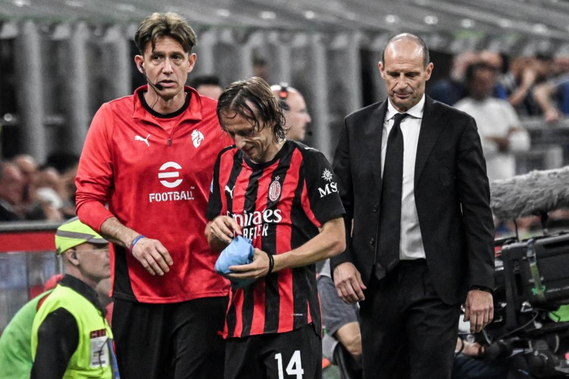 Luka Modric se retira tras fracturarse el pómulo contra la Juventus.