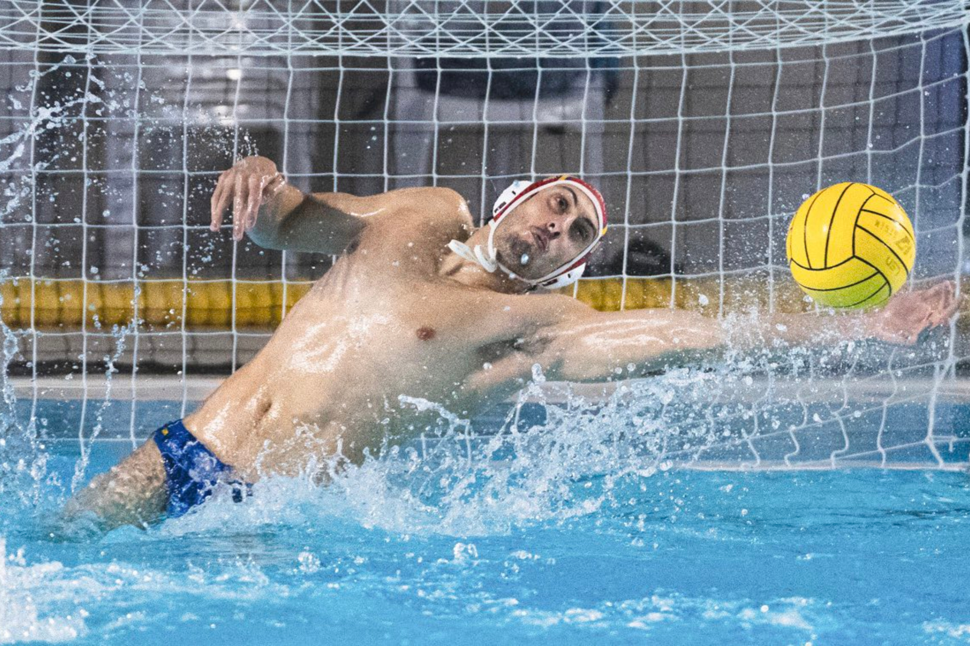 Unai Aguirre, portero del Zodiac Atlètic Barceloneta, en una acción del partido.