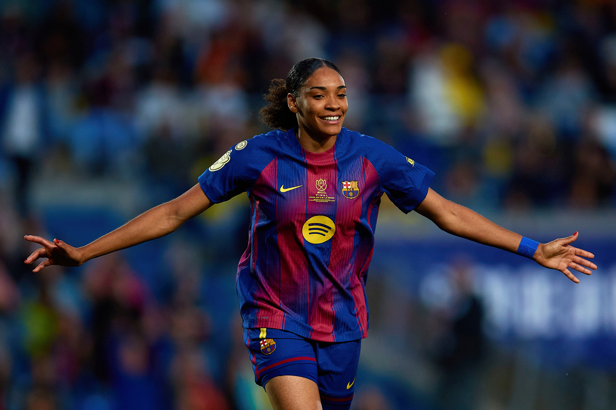 Salma Paralluelo celebra el tercer gol del Barcelona en la final de Copa