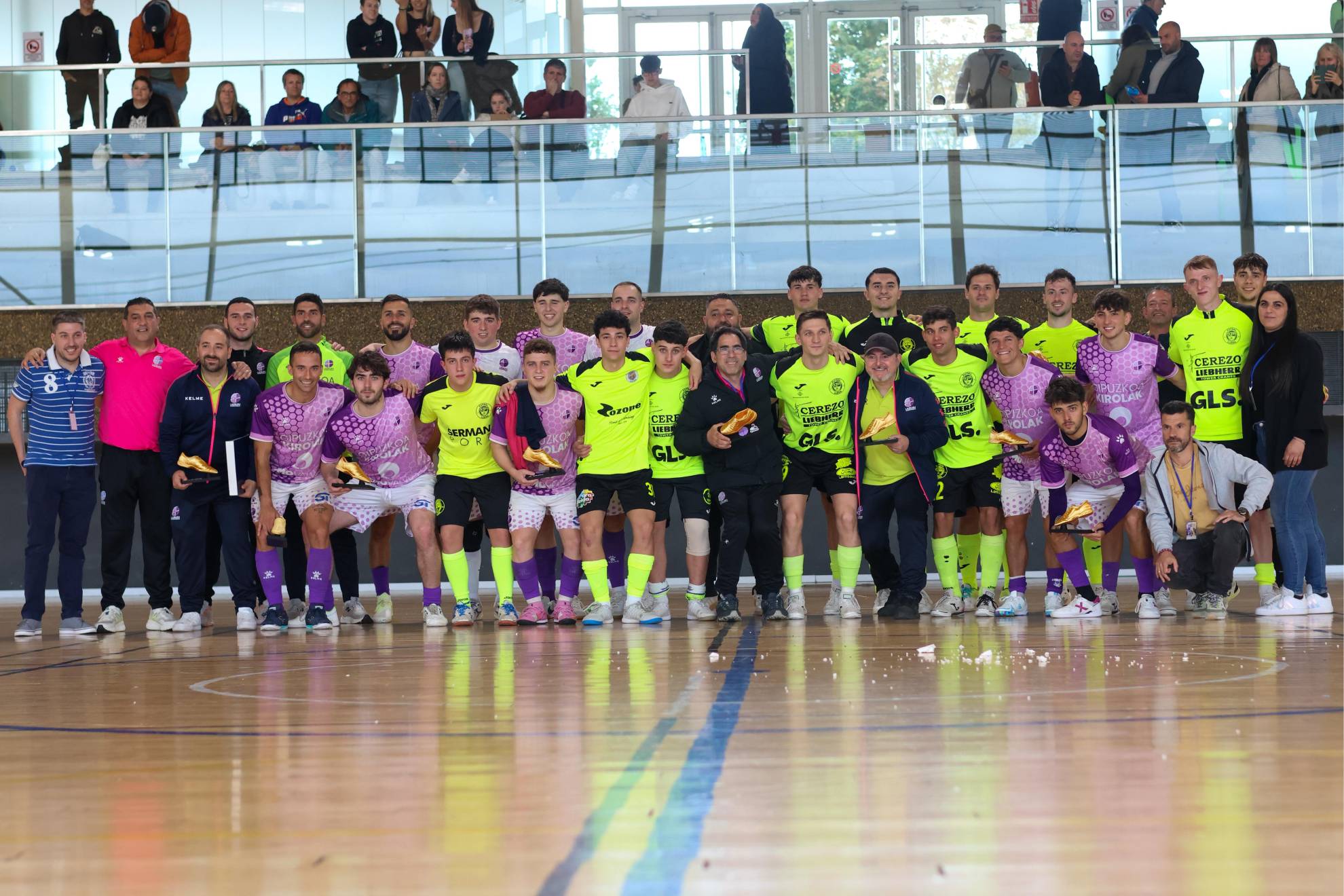 Foto de familia de los participantes en el I Trofeo Tito Flo