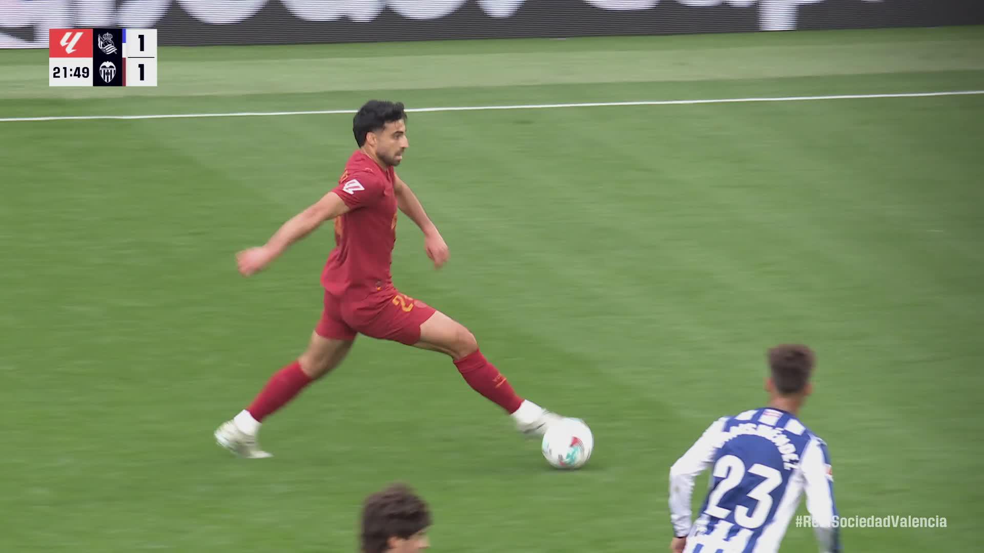 Hugo Duro celebra su gol -segundo del Valencia- ante la Real Sociedad.