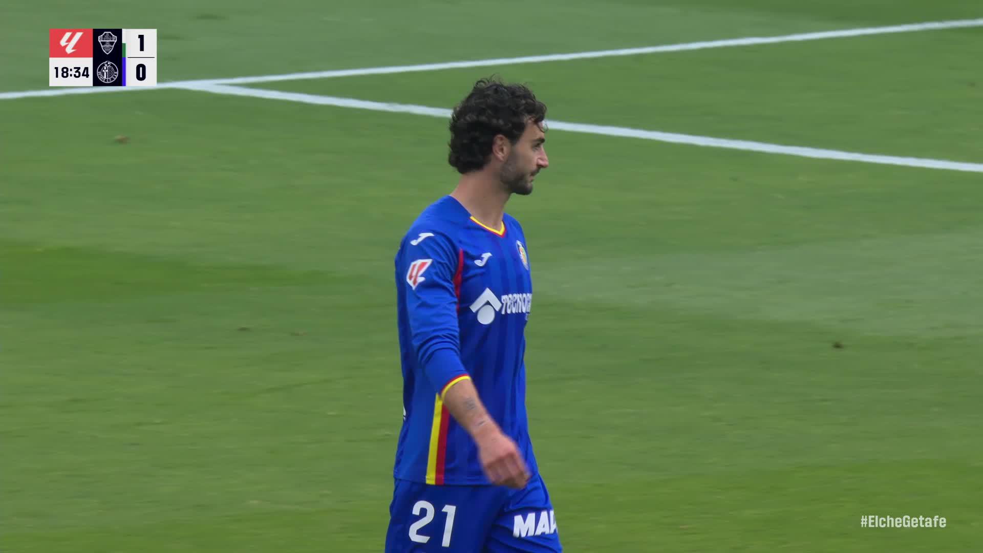 Instante del partido entre Elche y Osasuna