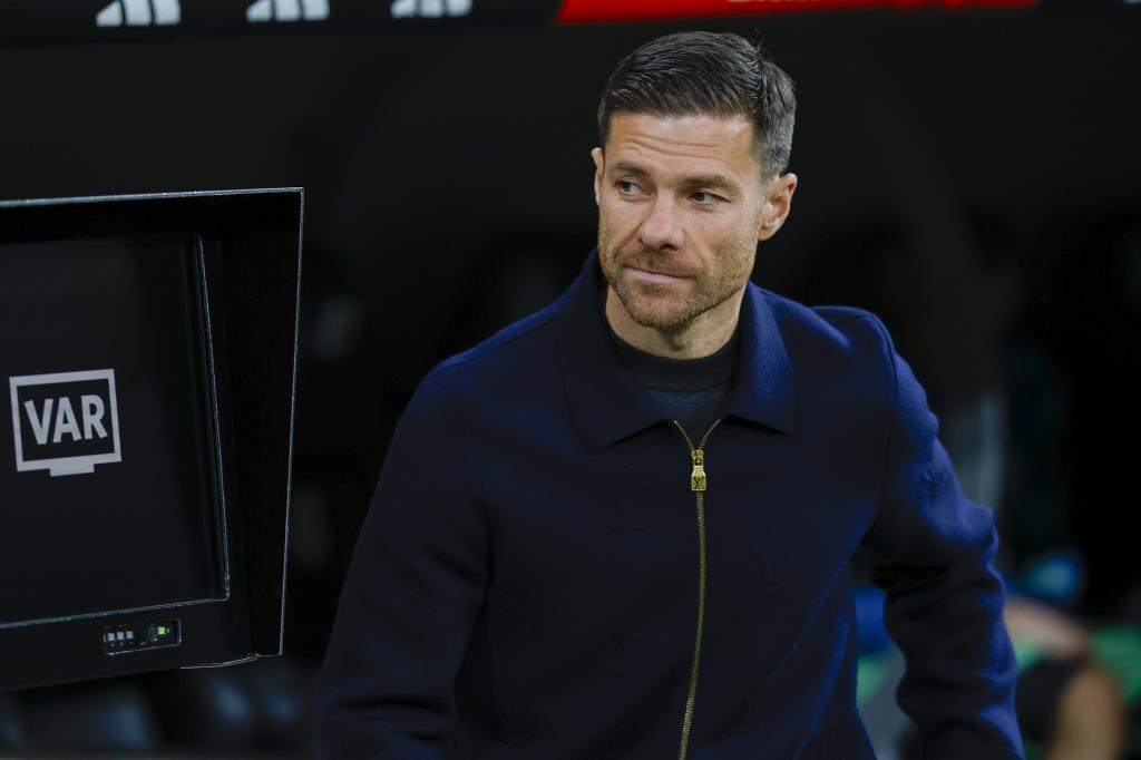 MADRID, 20/12/2025.- El entrenador del Real Madrid, Xabi Alonso, antes del encuentro de la jornada 17 de LaLiga entre Real Madrid y Sevilla FC celebrado este sábado en el estadio Santiago Bernabéu, en Madrid. EFE/ Juanjo Martín