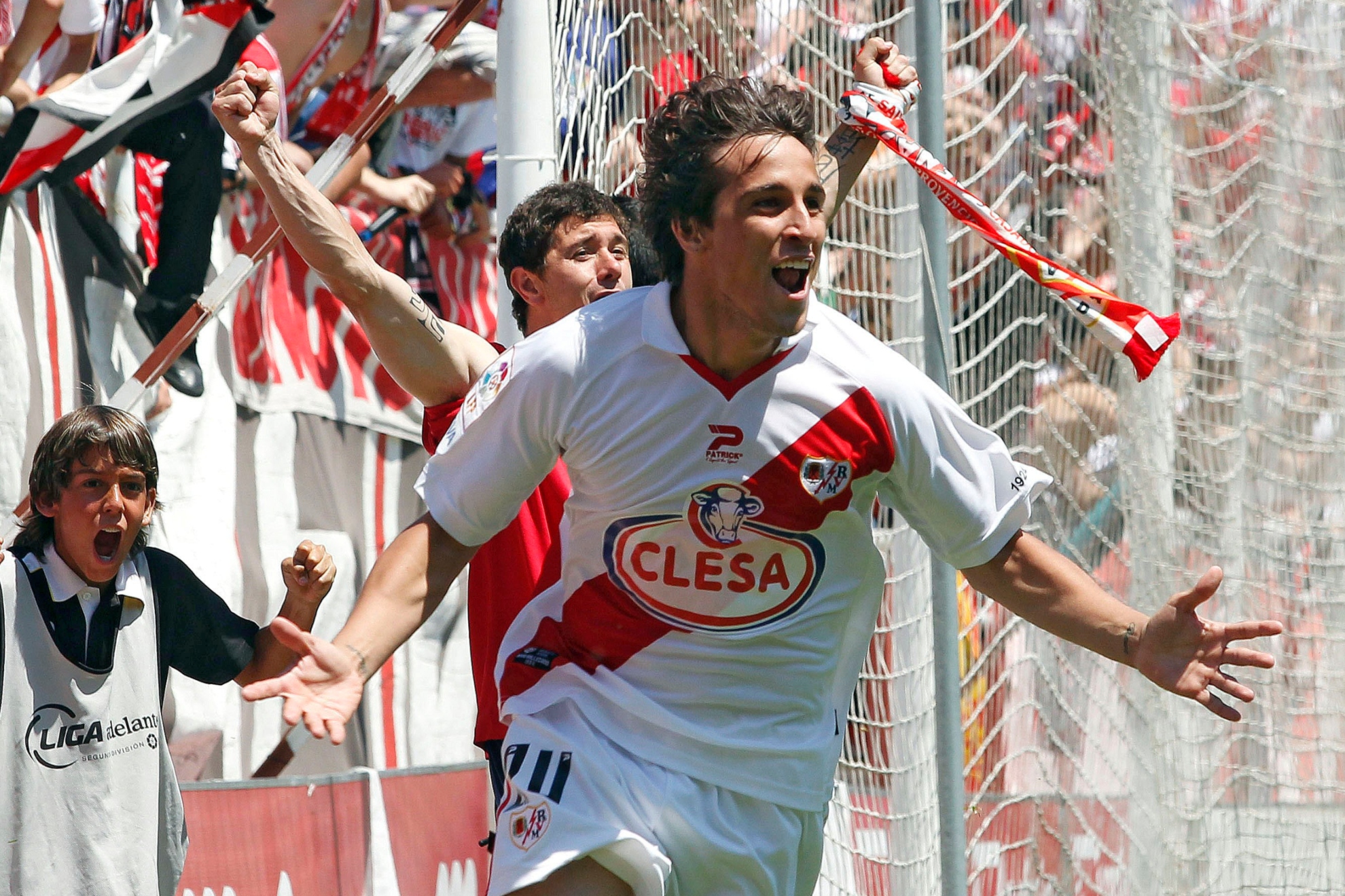 Óscar Trejo celebrando un gol en su primera temporada con el Rayo.
