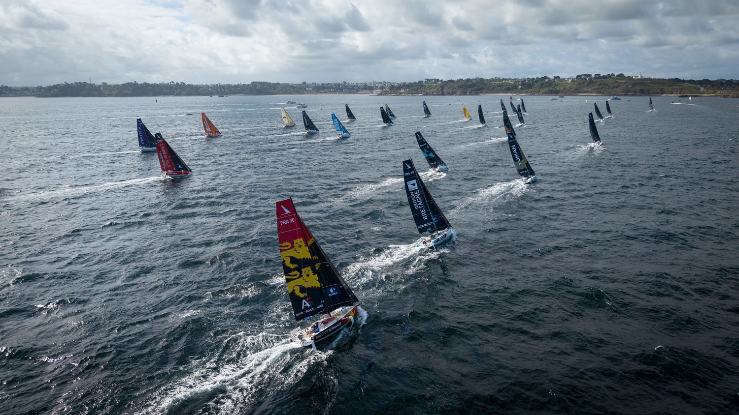 La Solitaire du Figaro Paprec 2026 a su salida de Perros-Guirec.