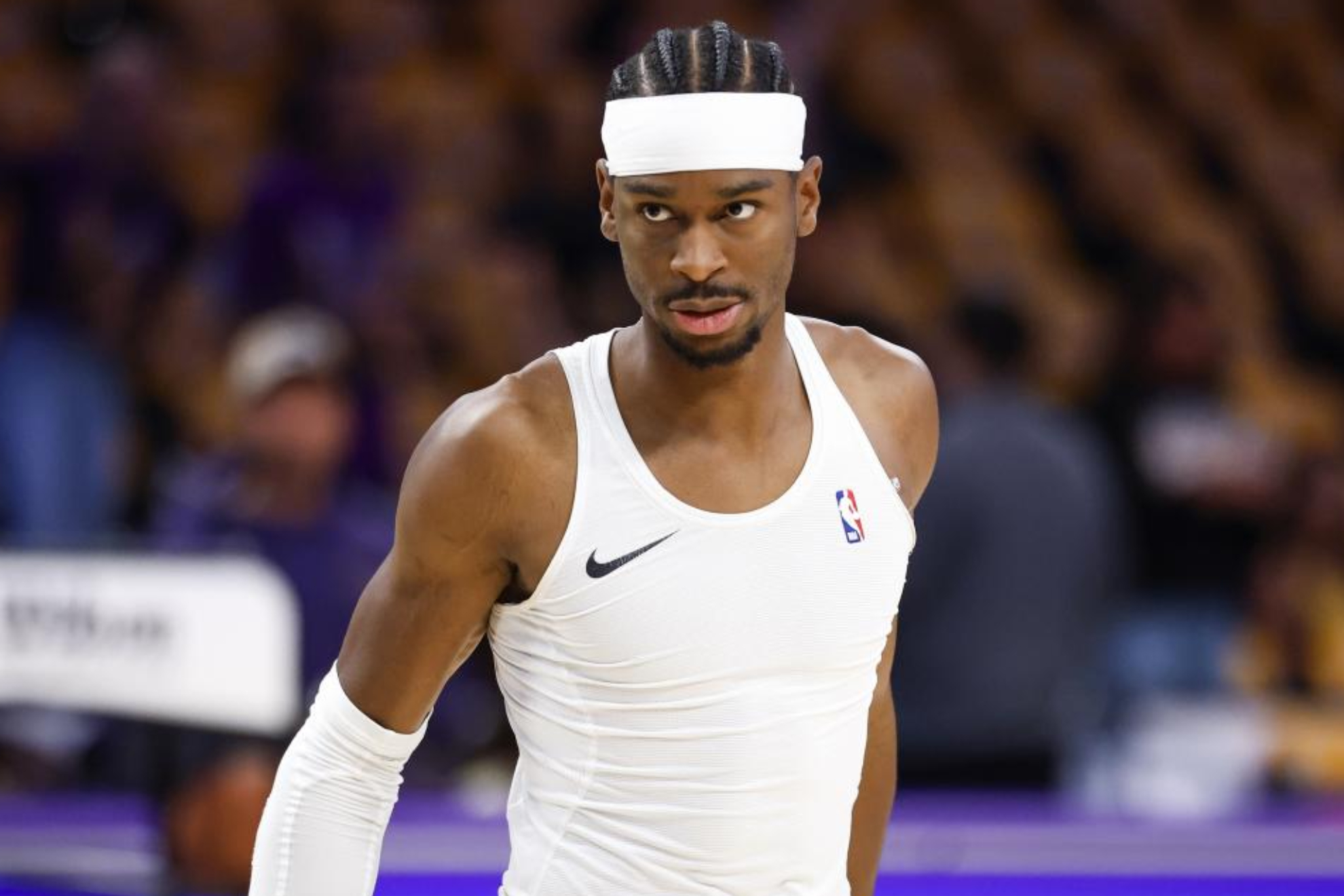 Shai Gilgeous-Alexander durante un calentamiento antes de un partido de Playoffs.