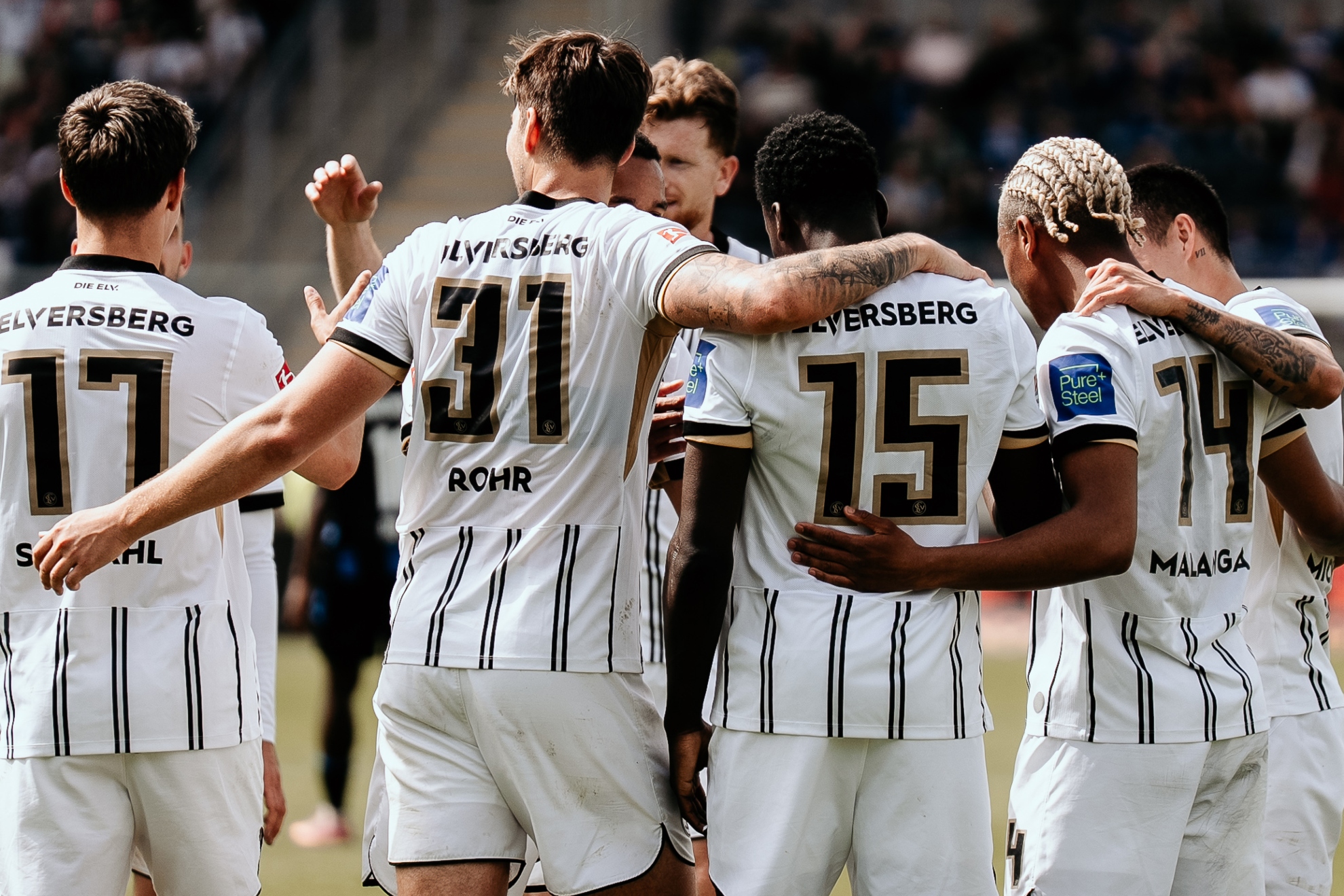 Los jugadores del Elversberg celebran un triunfo.