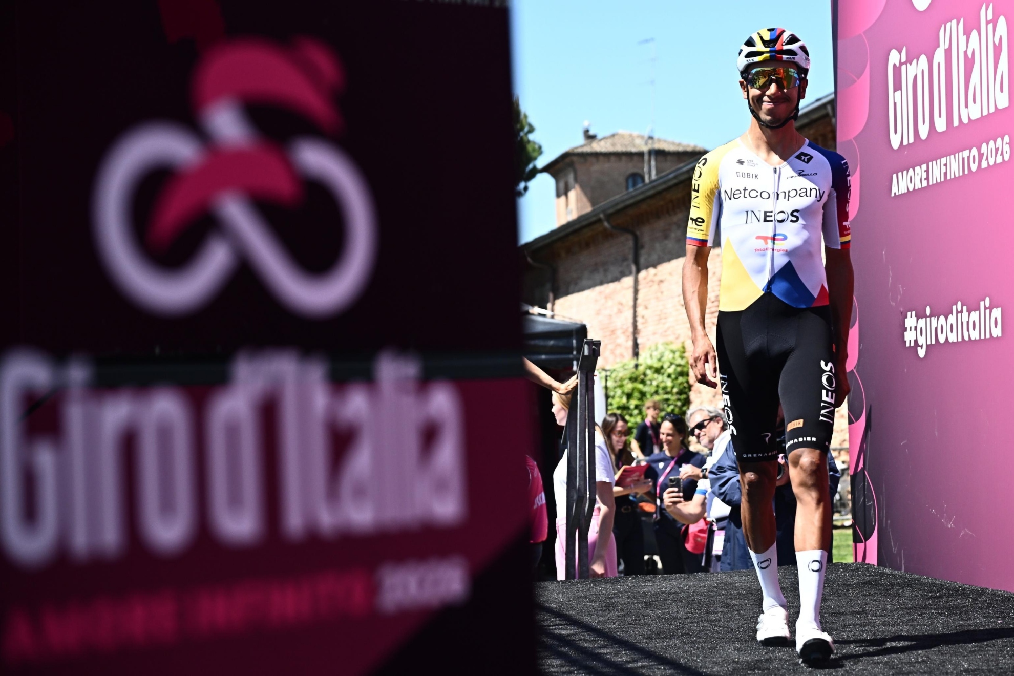 Giro de Italia 2026: clasificación general tras la etapa 9; Egan Bernal sufrió y perdió terreno.