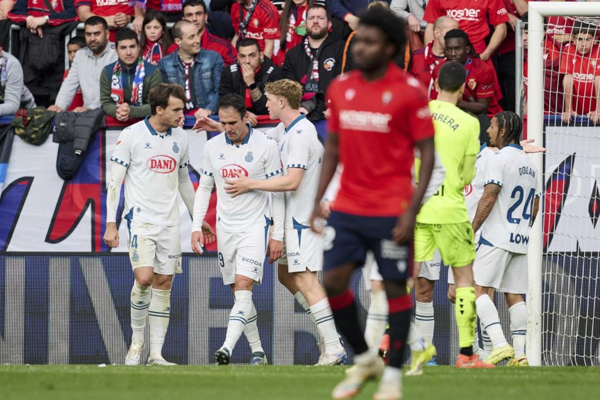 Los jugadores del Espanyol celebran el gol de Kike García.