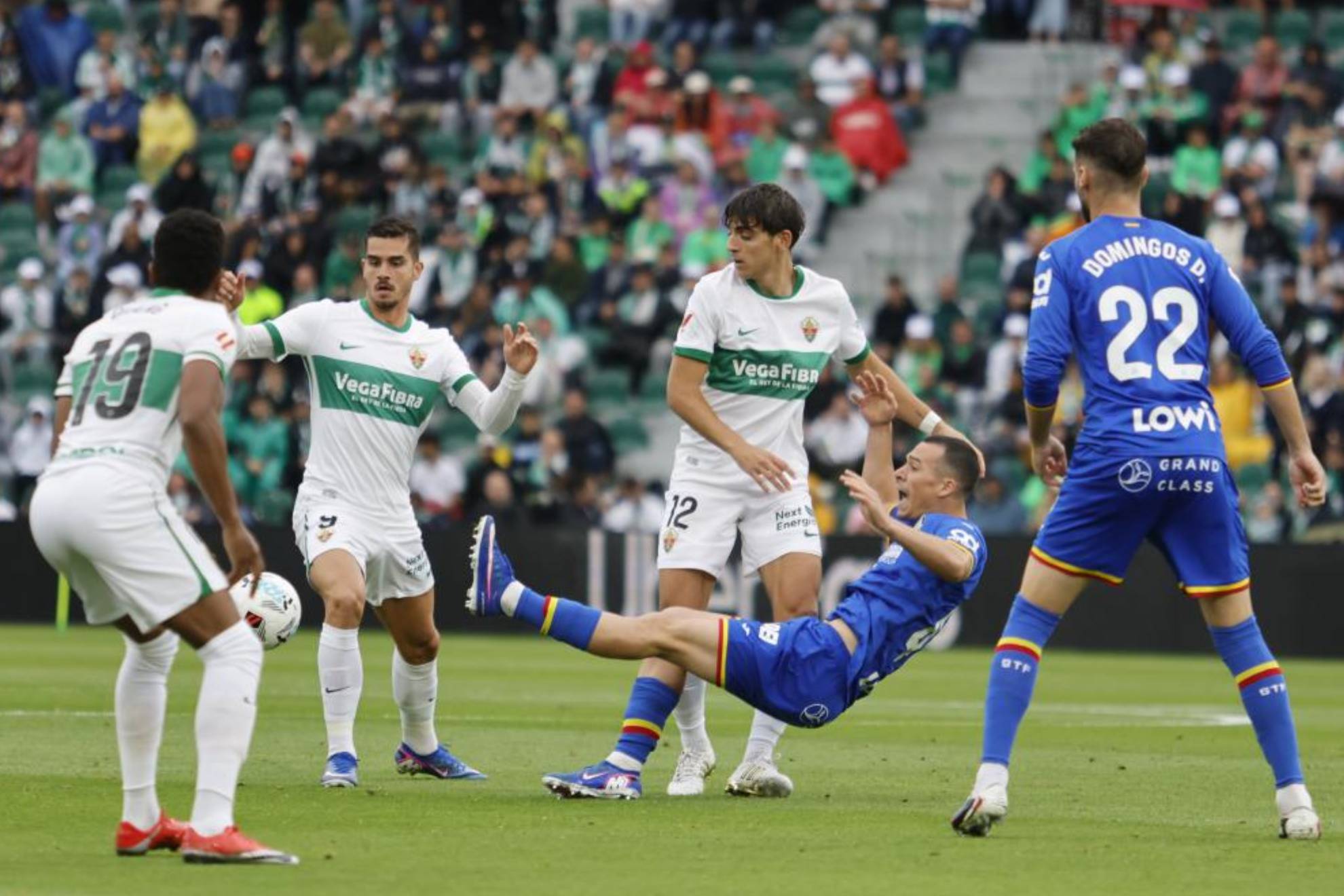 Cáceres cae al suelo en un duelo ante Villar