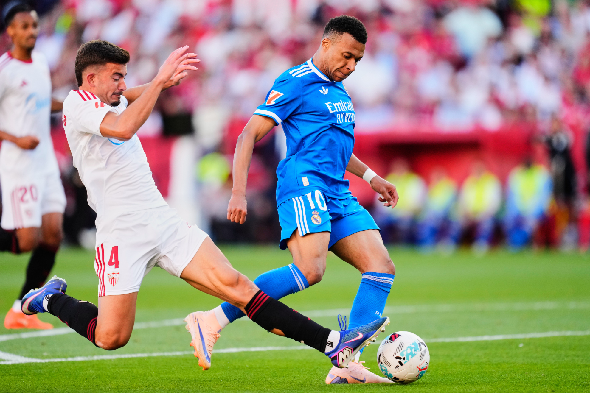 La excecelente acción defensiva en la que Kike Salas evitó que Mbappé marcara.