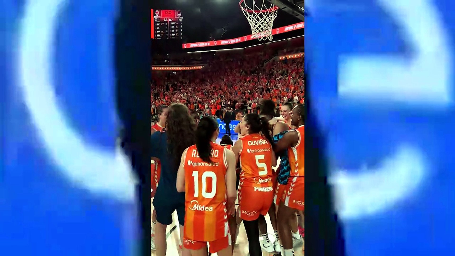 El Valencia Basket ganó el título de Liga gracias a una canasta sobre la bocina de Yvonne Anderson que desató la euforia en el Roig Arena