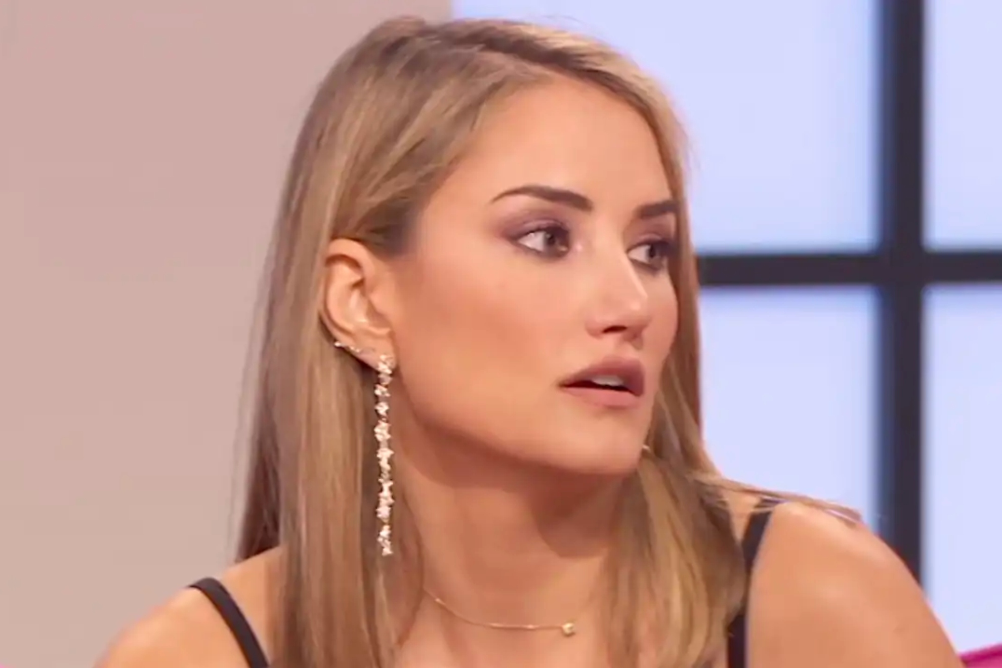 Alba Carrillo consigue cuatro relojes de Swatch tras su enfrentamiento en una tienda de la marca