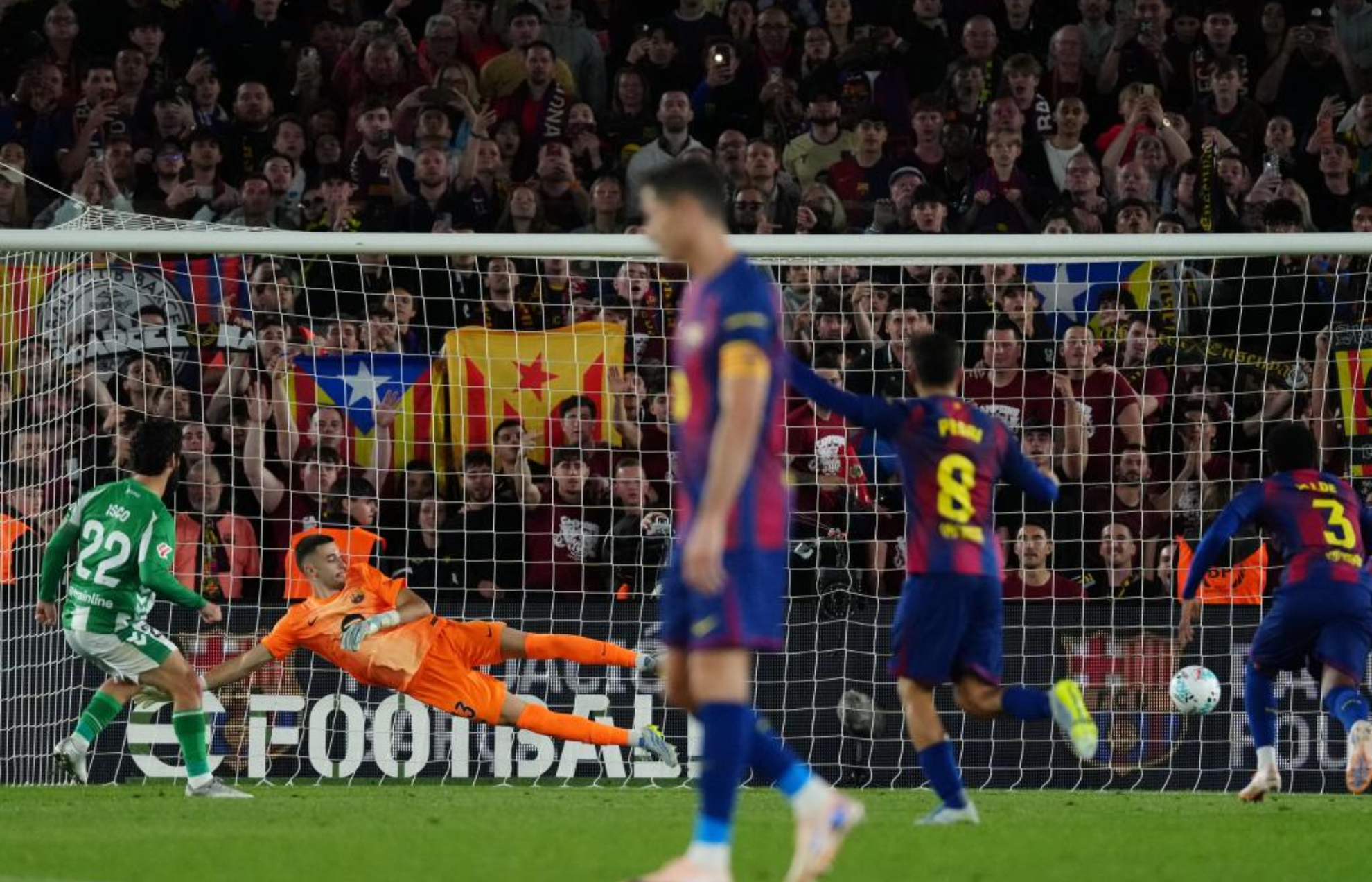 Isco lanza el penalti.
