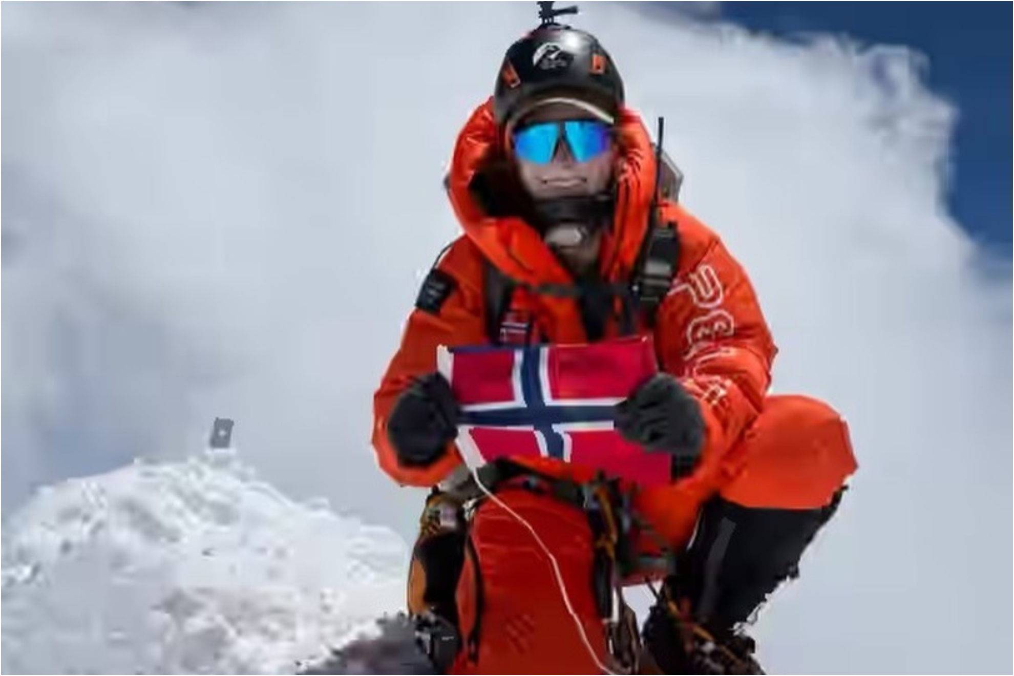 Kristin Harila, en la cumbre del Nuptse.