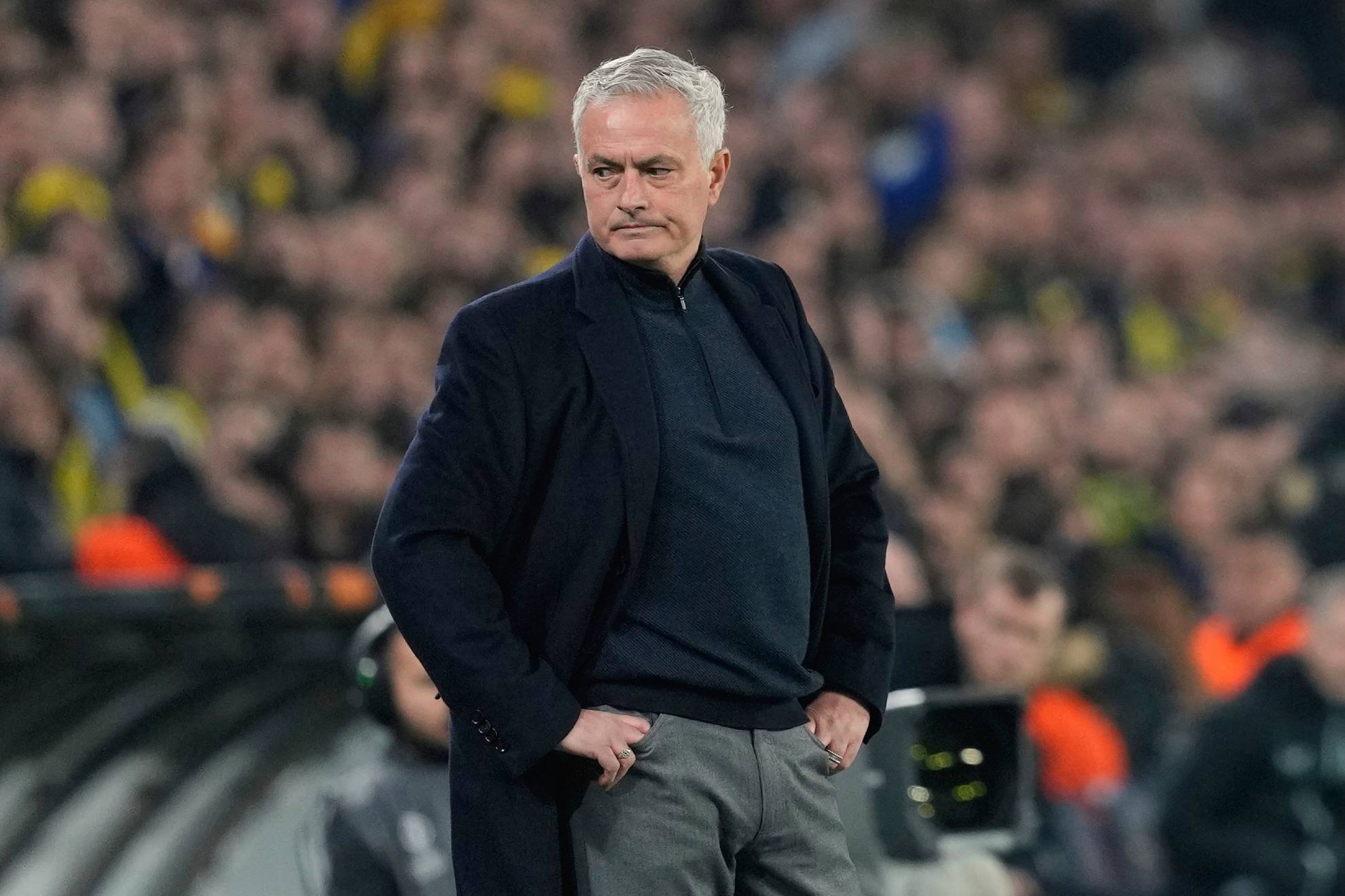 José Mourinho durante un partido con el Benfica.