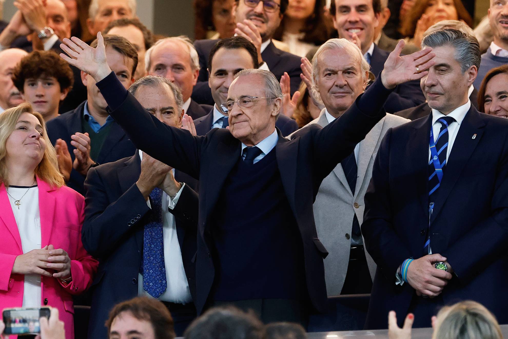 Florentino Pérez durante un partido en el Bernabéu.