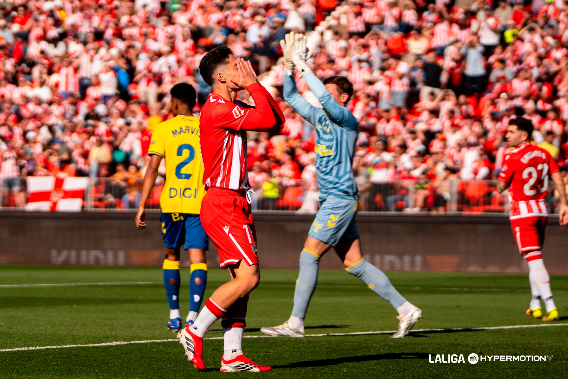 Arribas se lamenta ante Las Palmas.