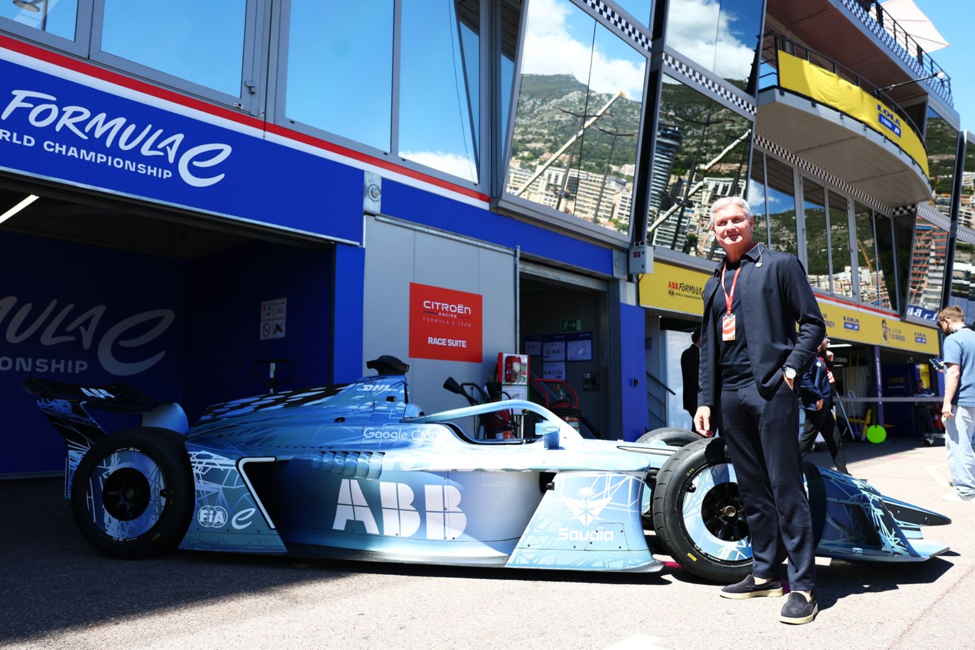 David Coulthard dio una exhibición con el Gen4 por las calles de Mónaco.