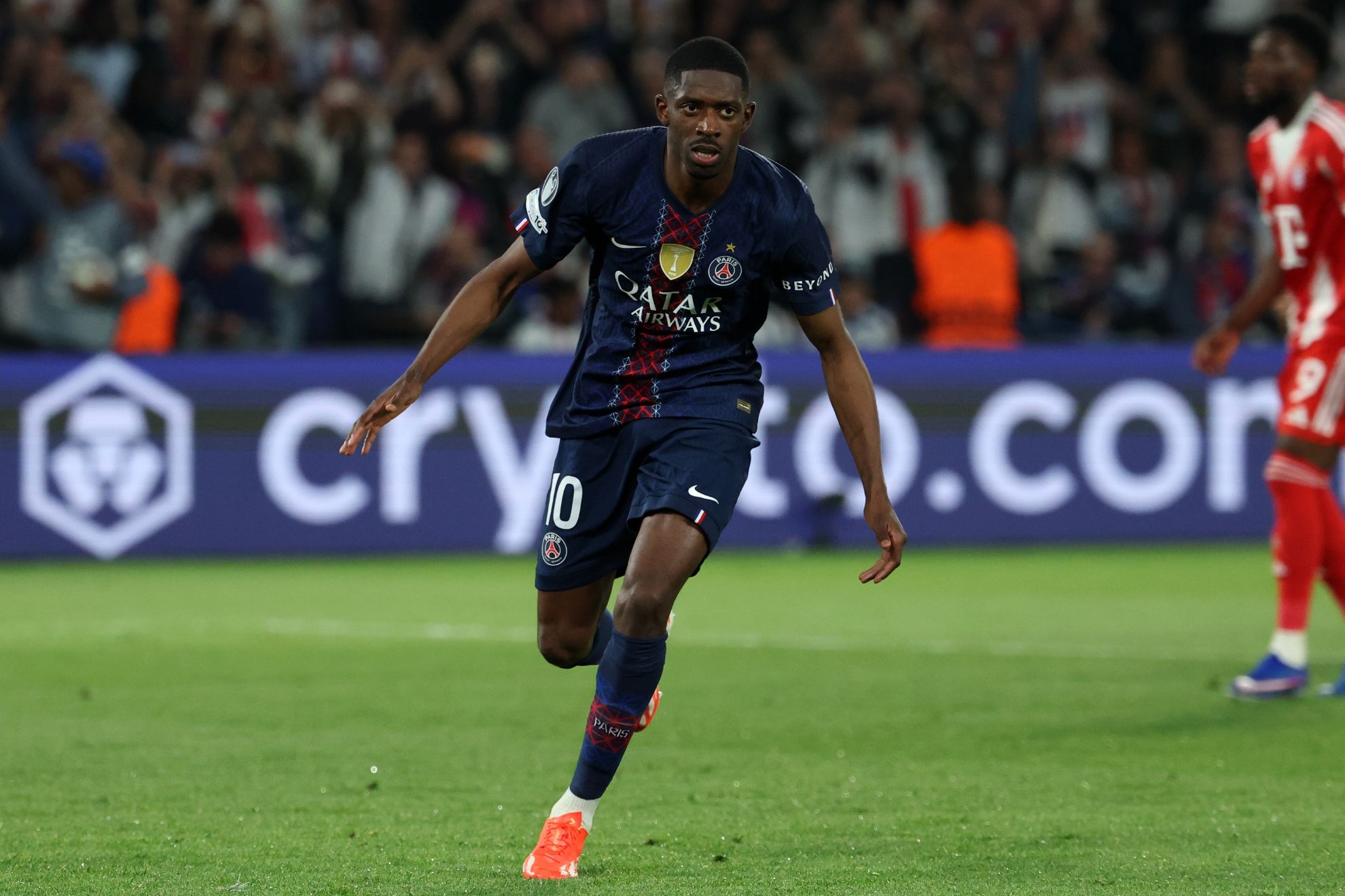 Ousmane Dembélé celebra un gol contra el Bayern