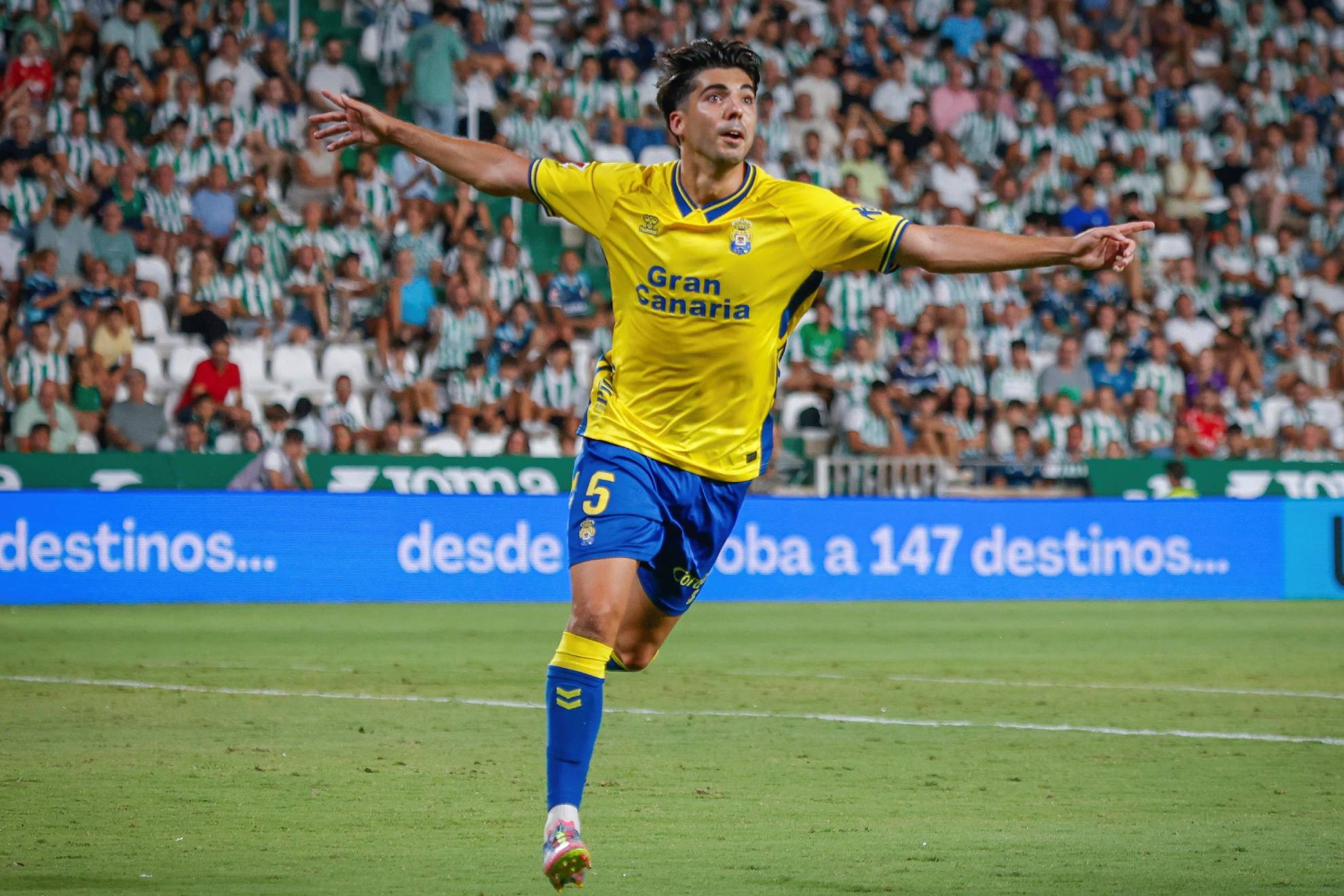 Enrique Clemente celebra su gol ante el Córdoba.