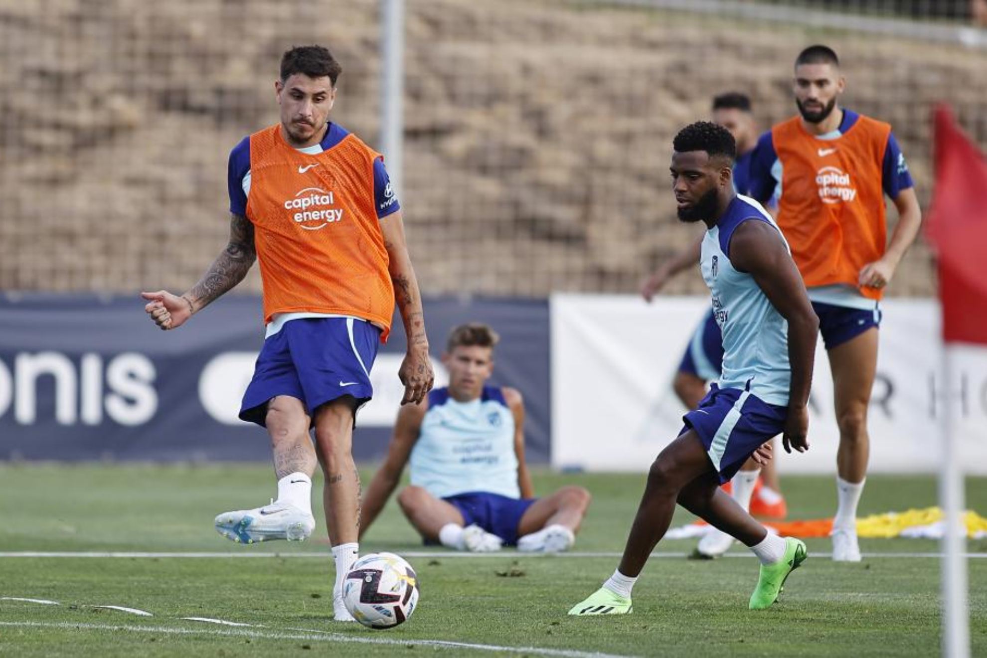 Giménez y Lemar, en un entrenamiento del Atlético.
