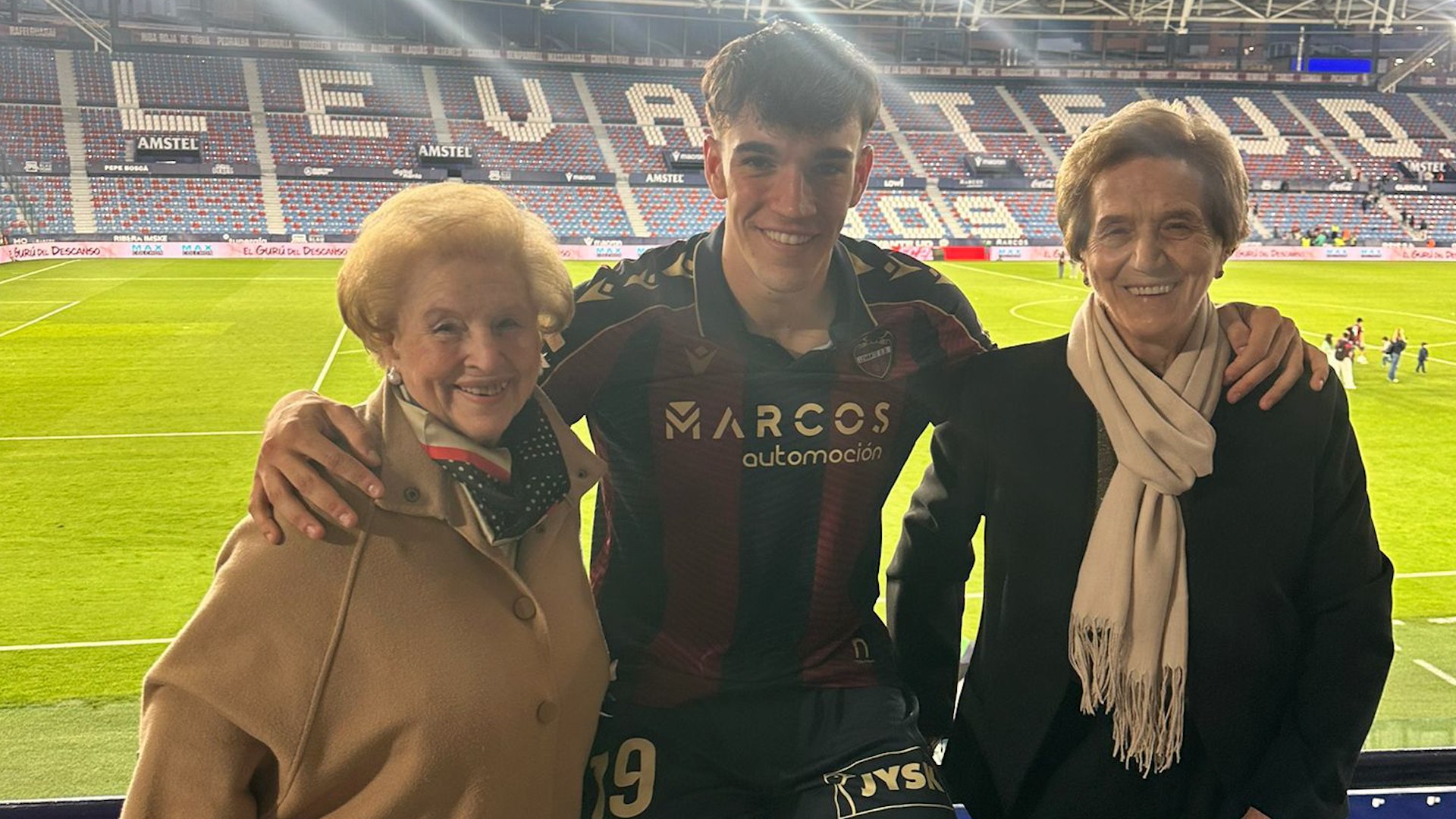El delantero revelación de LaLiga, con diez goles en la segunda vuelta, pieza clave en la reacción final del Levante: “Mis abuelas me dicen que me pegan mucho, que no les gusta”