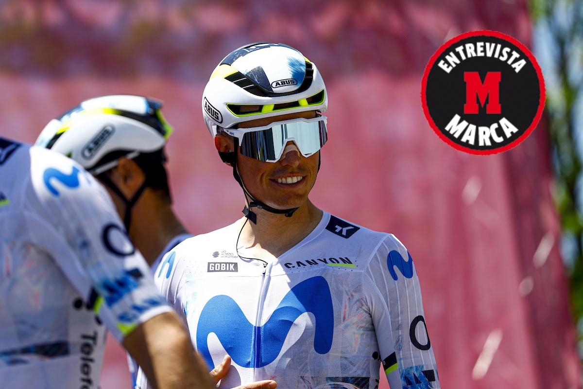 Enric Mas, durante la salida de una etapa del Giro.