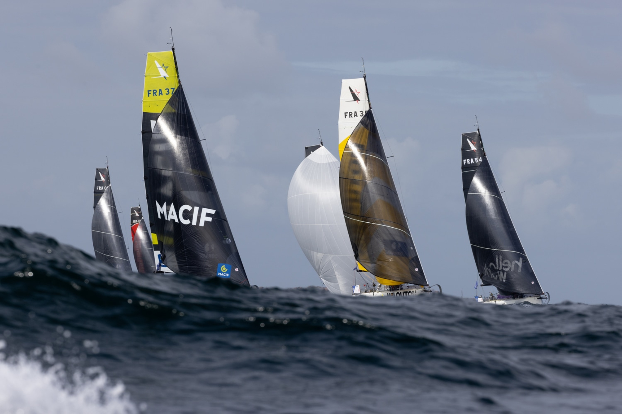 La flota de la Solitaire du Figaro Paprec alcanza el ecuador de la etapa hacia Vigo.
