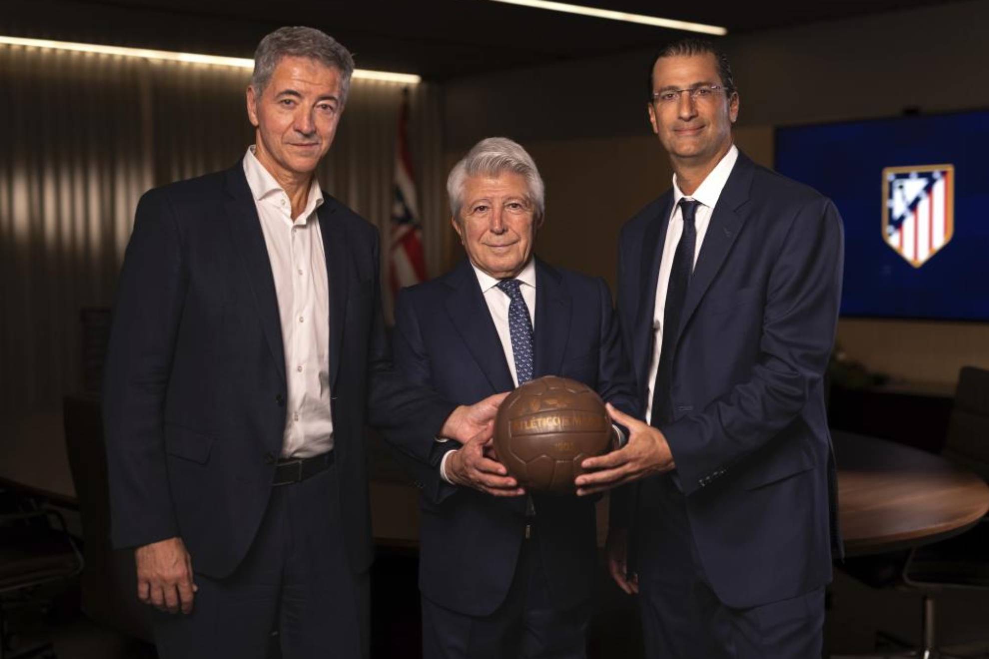 Miguel Ángel Gil Marín y Enrique Cerezo, el día que se oficializó la llegada de Apollo al accionariado del Atlético.