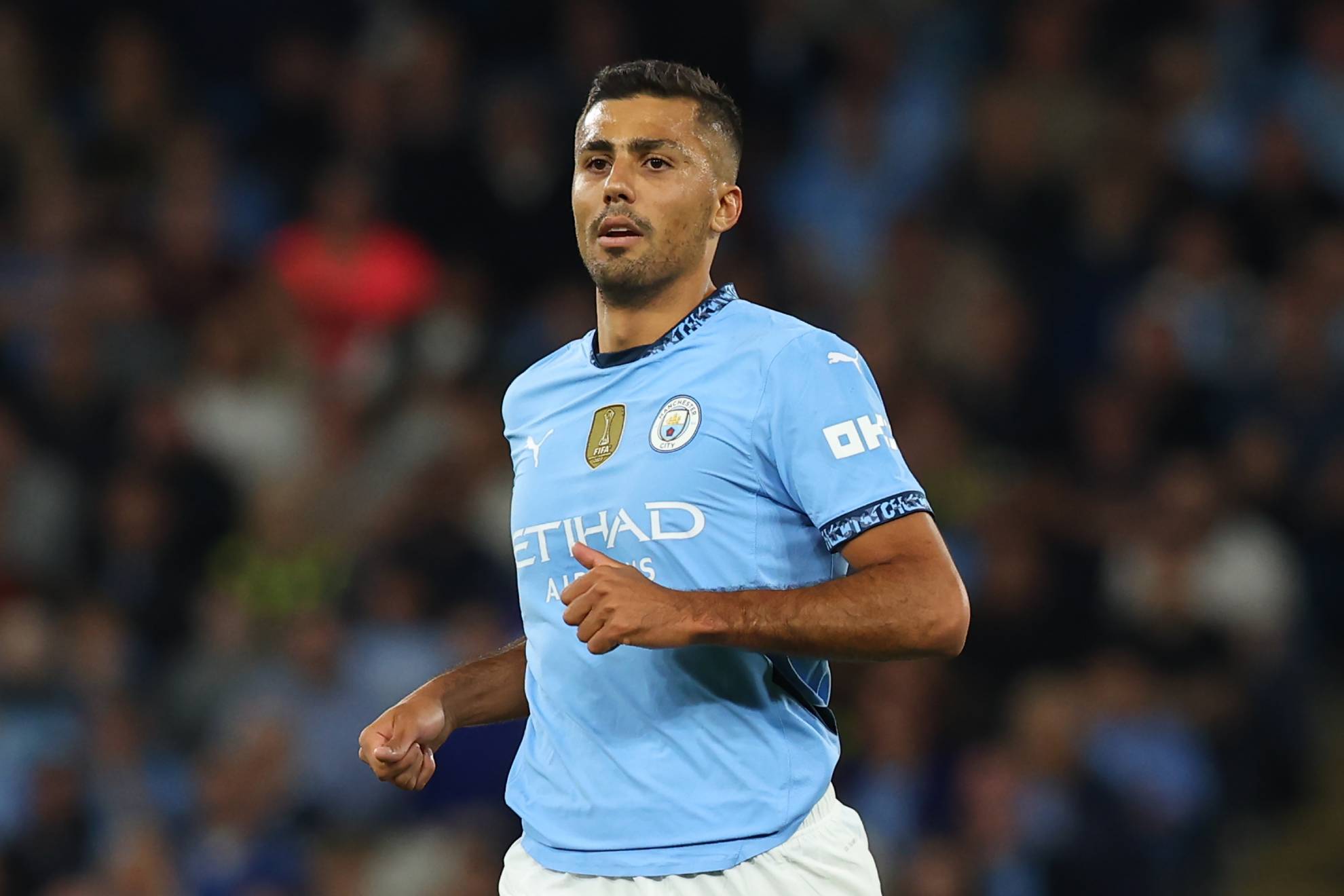 Rodri Hernández durante un partido con el Manchester City.