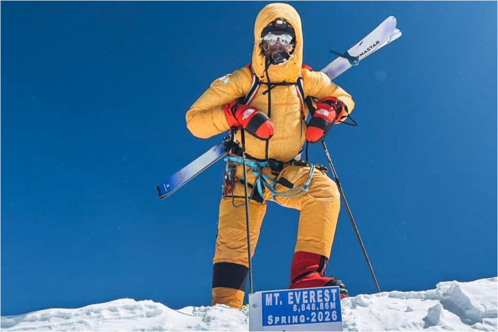 Bartek Ziemski, en la cima del Everest.