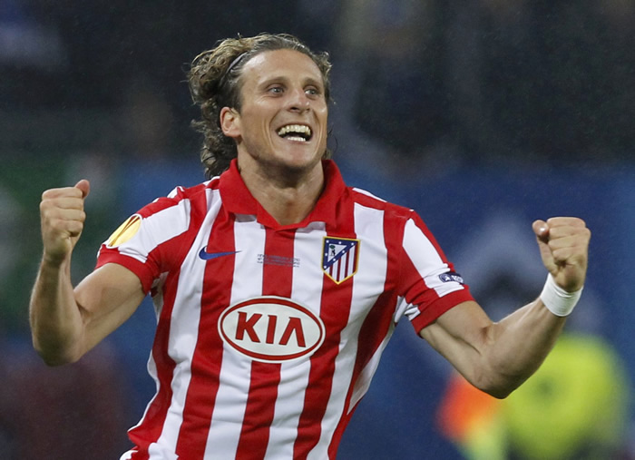 Diego Forlán, jugando para el Atlético de Madrid