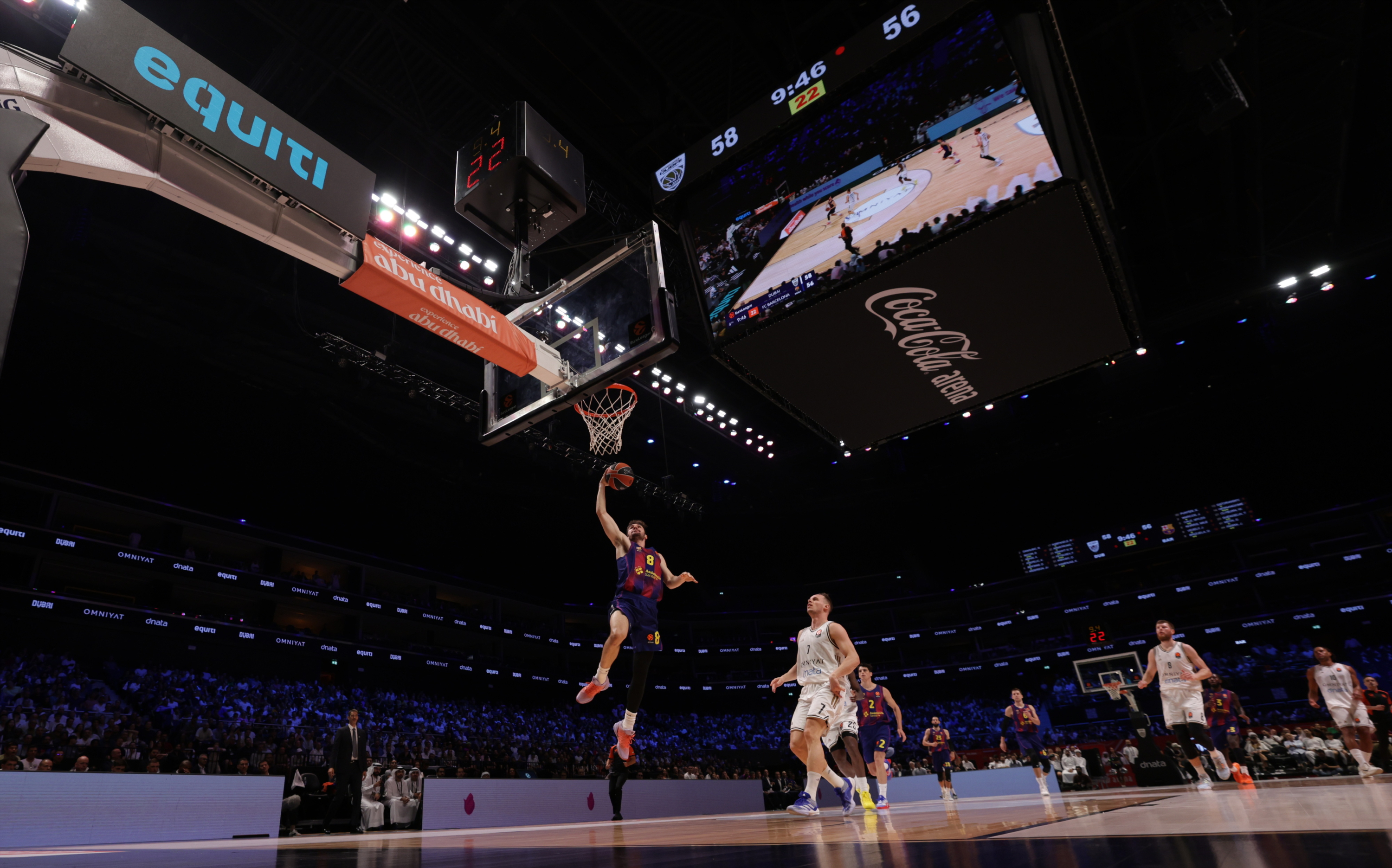 Brizuela's layup during a Dubai Básketball-Barça match at the Coca Cola Arena.