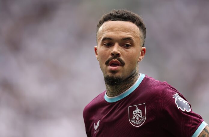 Quilindschy Hartman, durante un encuentro del Burnley