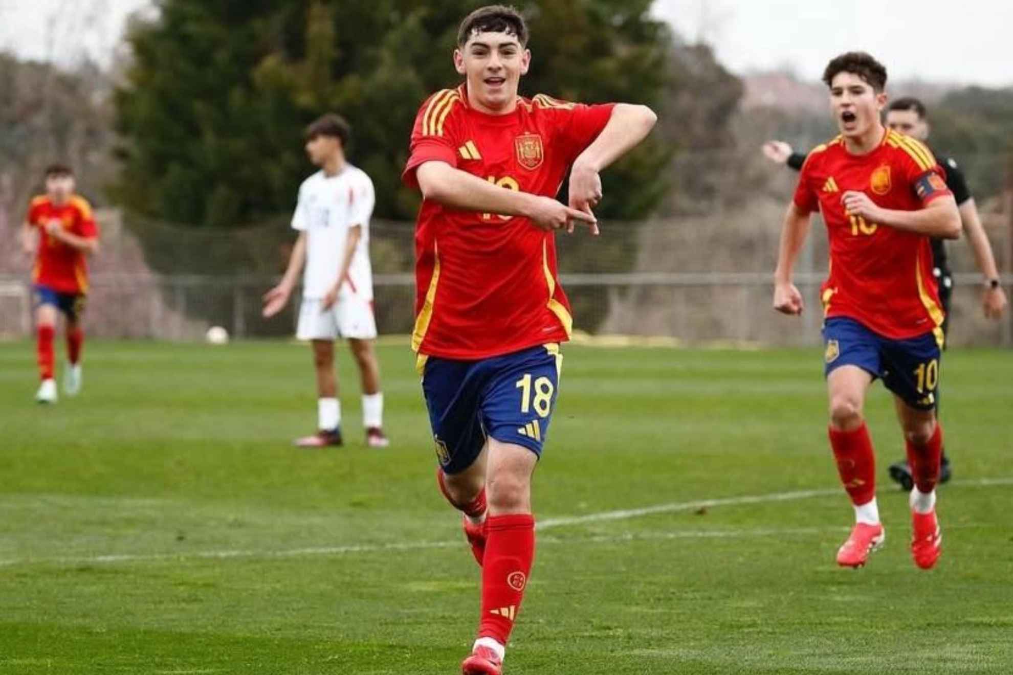 Bruno Luque celebra un gol con España