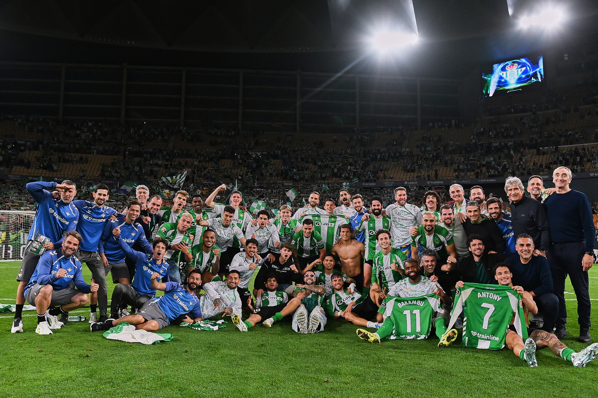 La plantilla del Betis tras clasificarse para la Champions