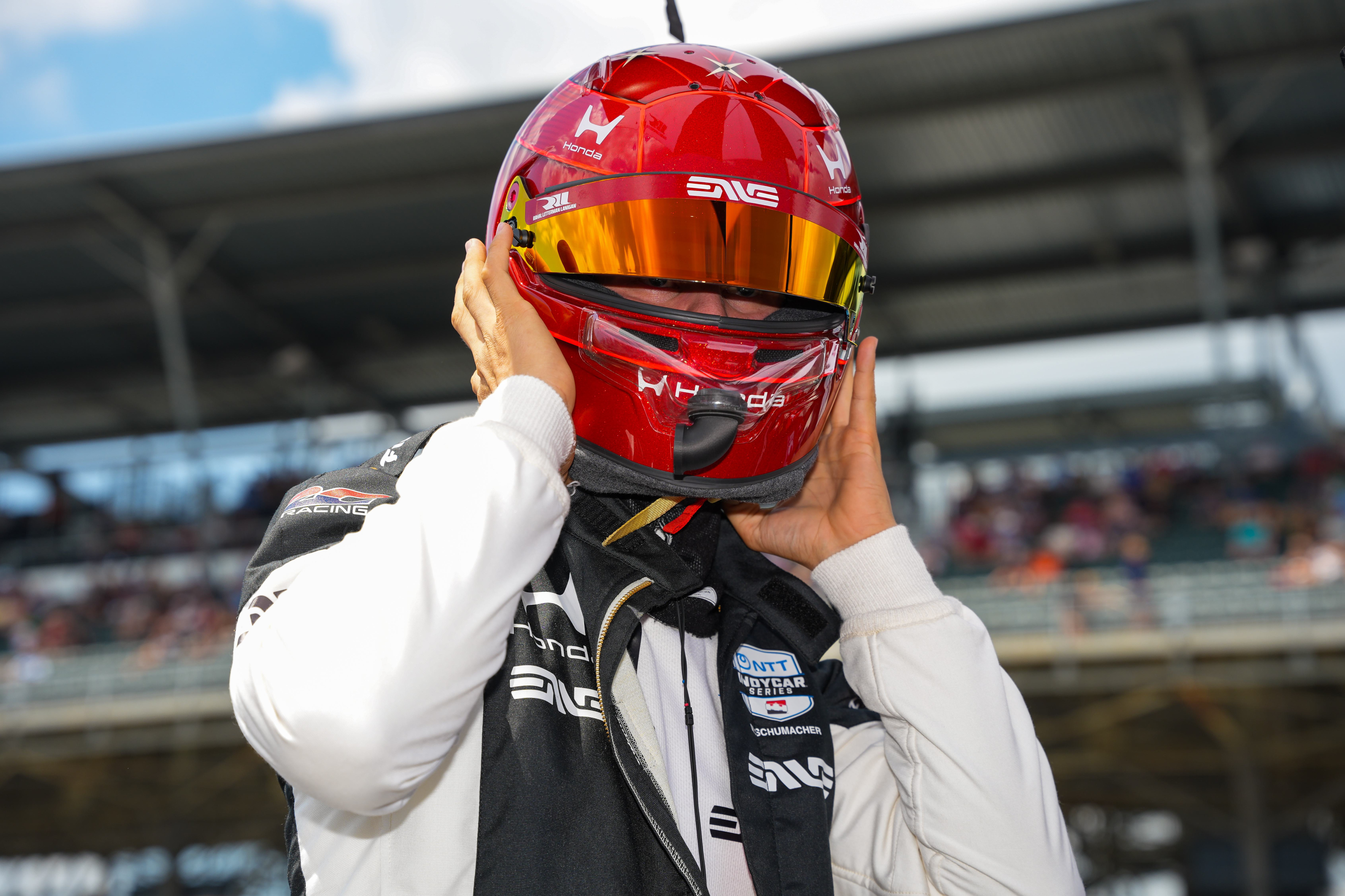 Mick competirá en la Indy 500 luciendo un casco homenaje a su padre, Michael.